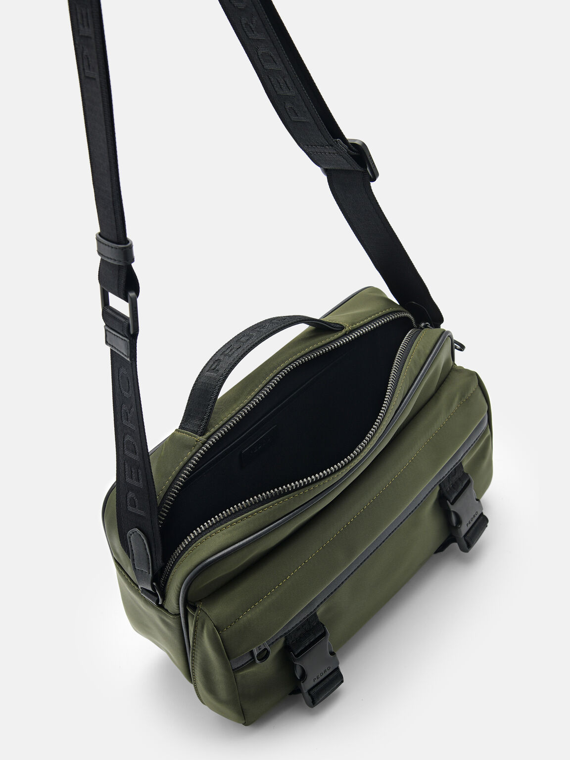 Tas Selempang Stuart, 