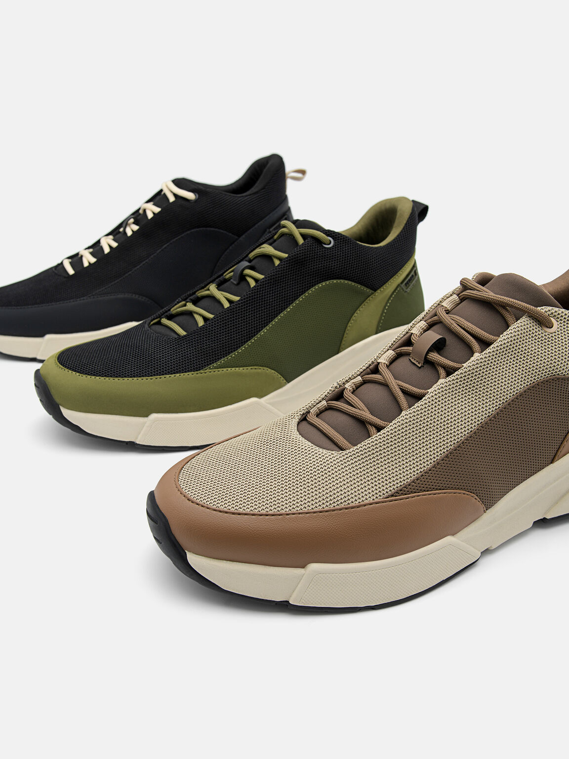 Sepatu kets Surge, 