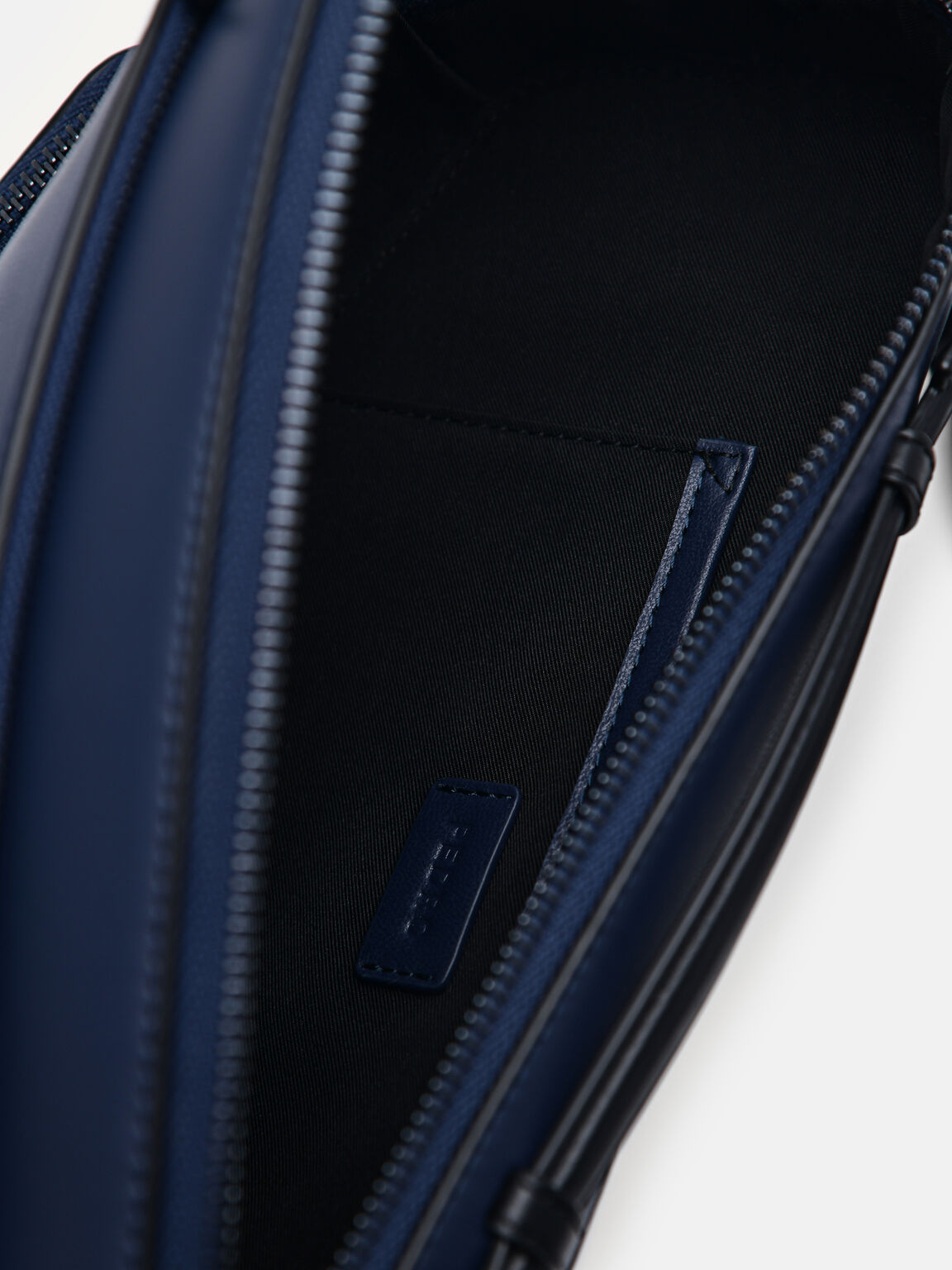 Tas Selempang Taper, , hi-res