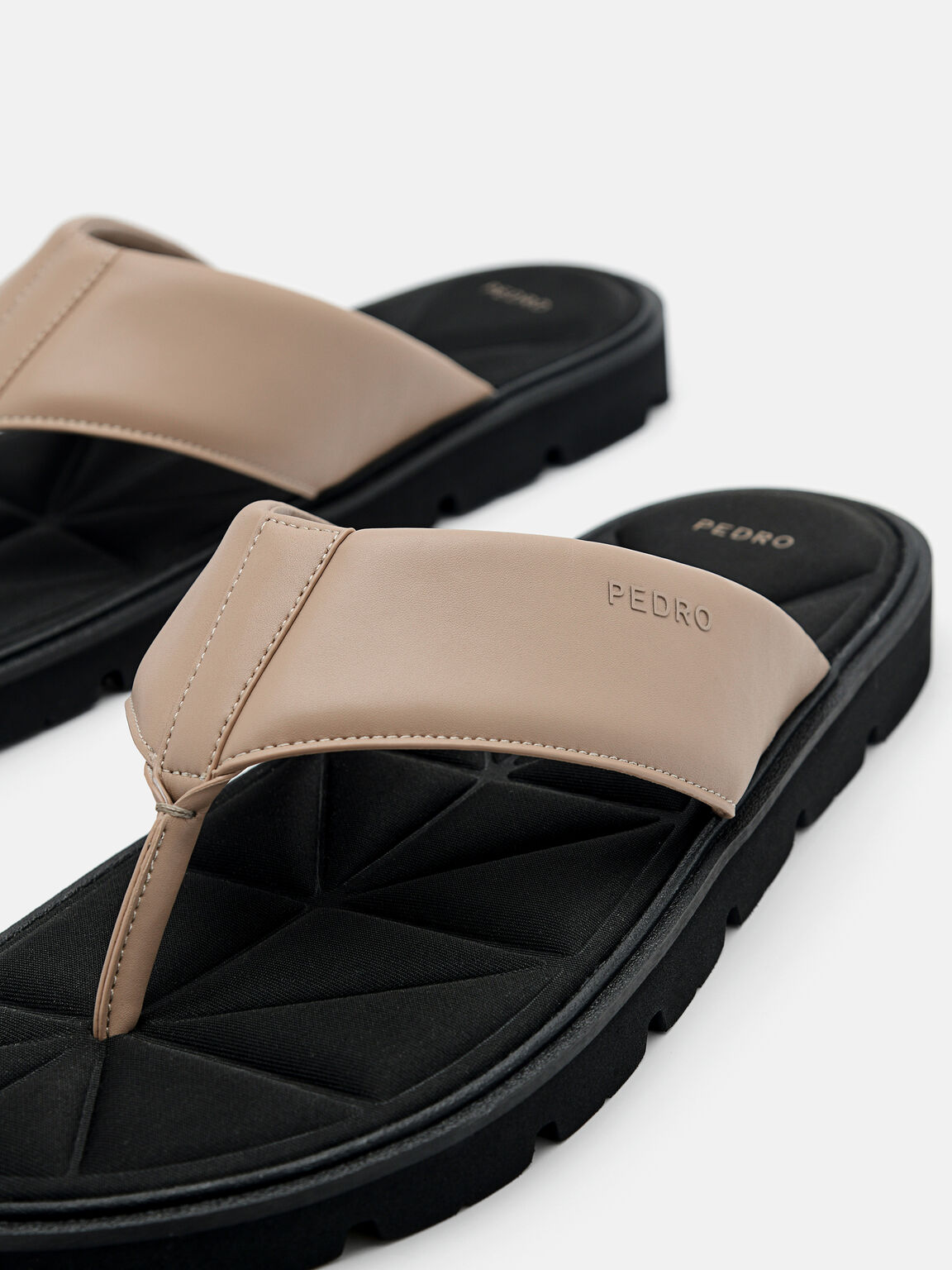 Sandal Thong dalam Pixel, 