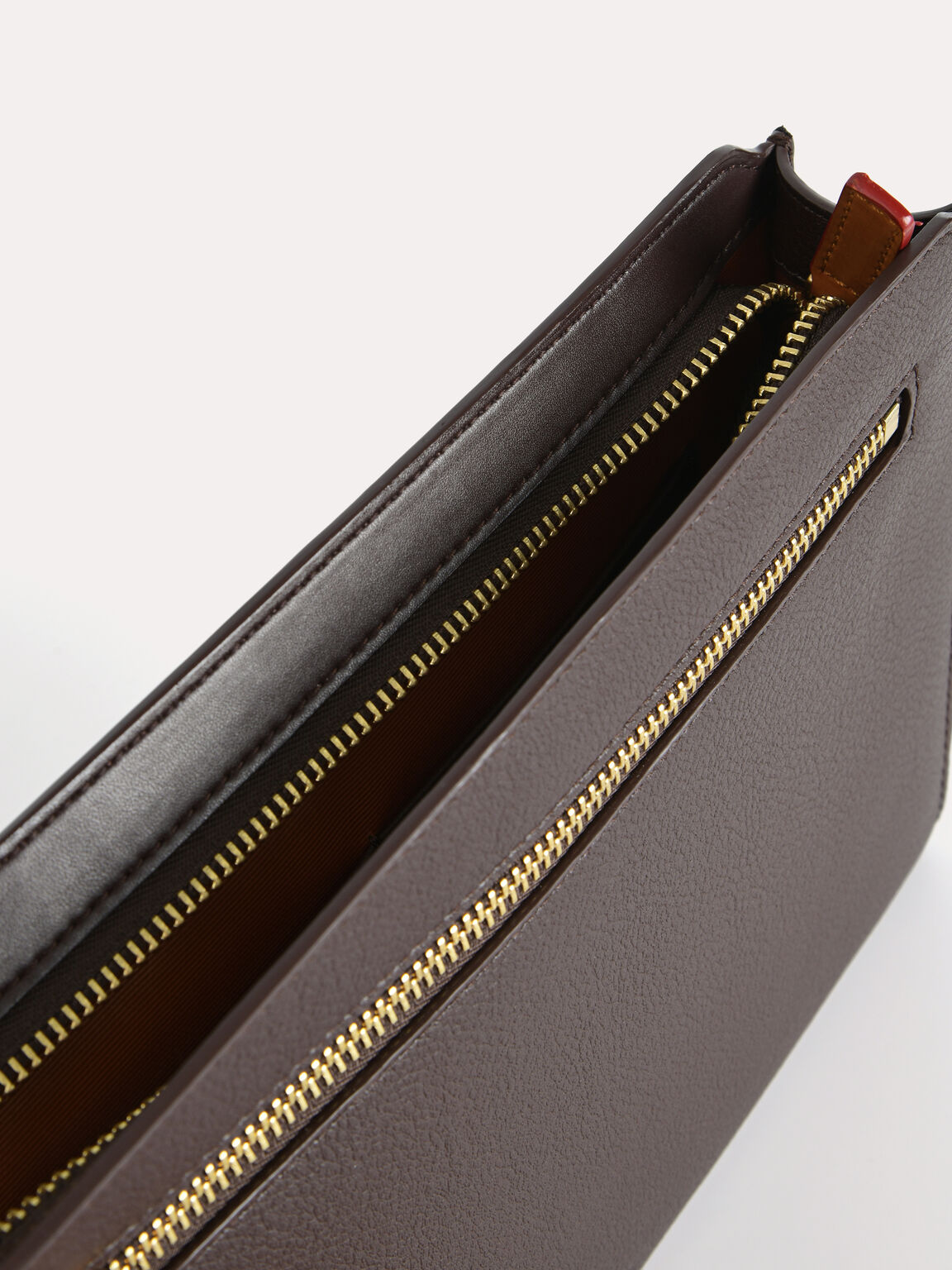 Clutch Bertekstur dengan Gantungan Kunci, 