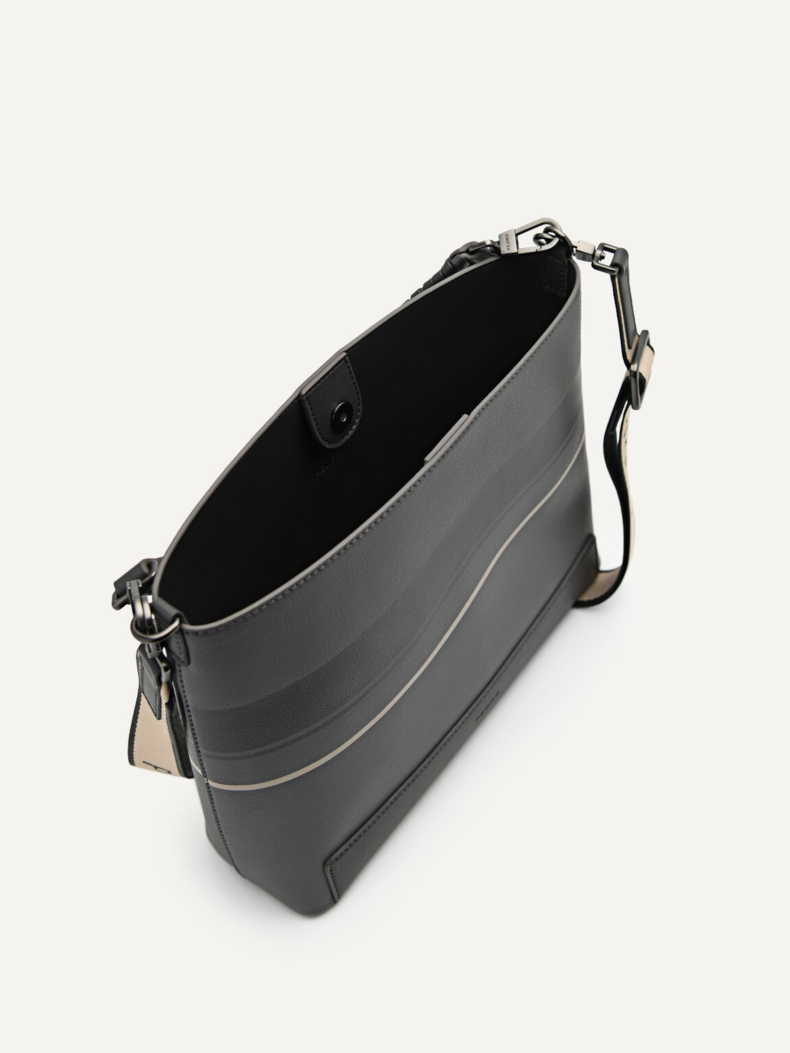Tas Selempang Interlace, 
