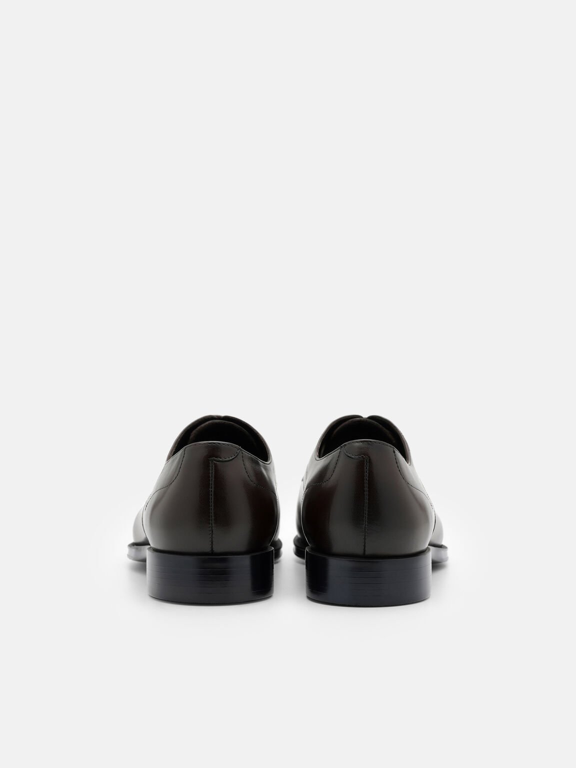 Sepatu Derby Kulit Cap-Toe, 