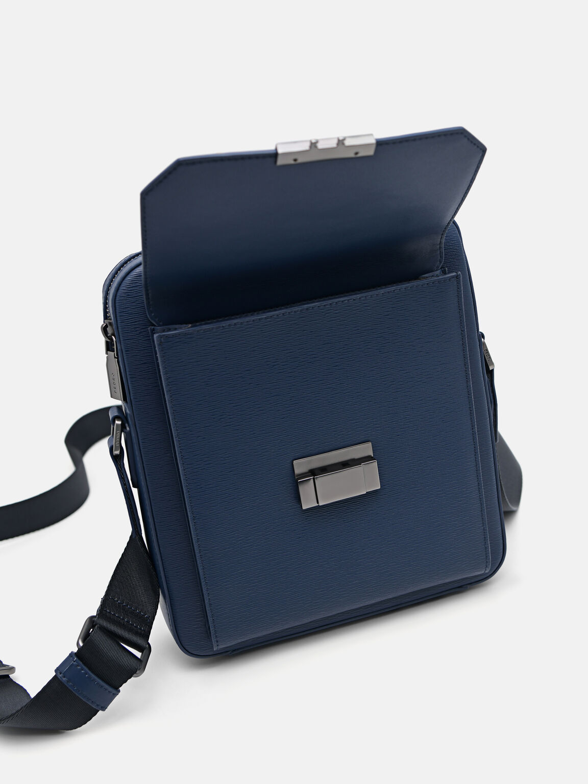 Tas Selempang Kulit Henry, 