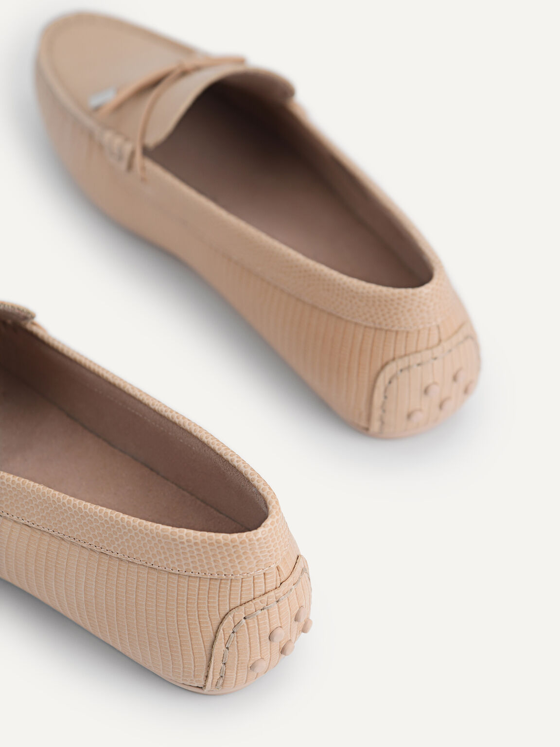 Lizard-effect Leather Bow Driving Shoes, Nude
