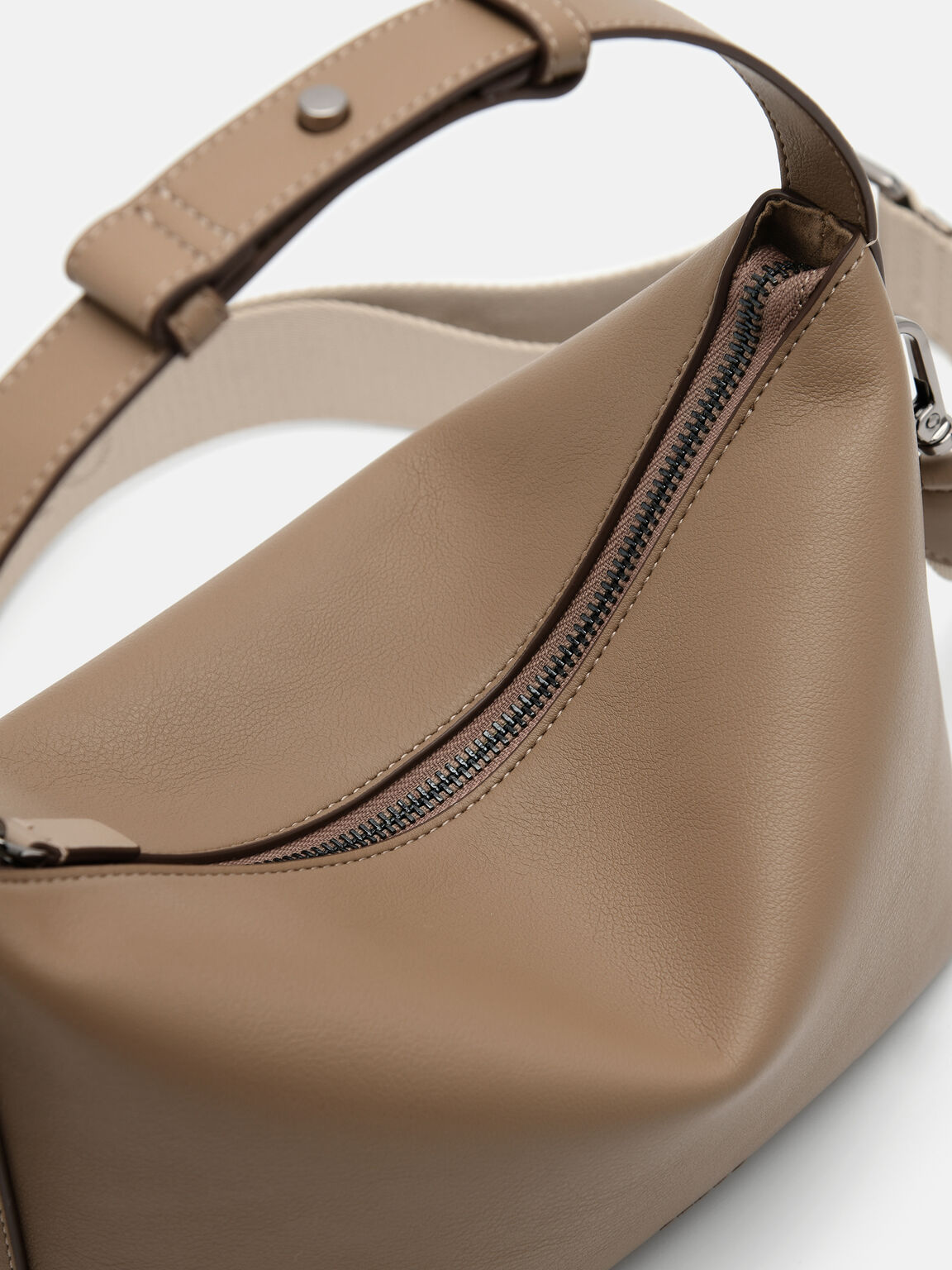 Robin Sling Bag, Taupe