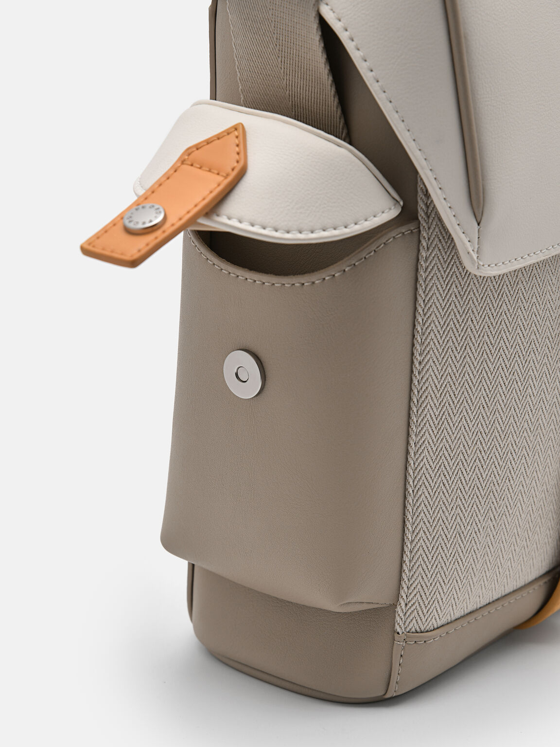 Tas Messenger Jones, 