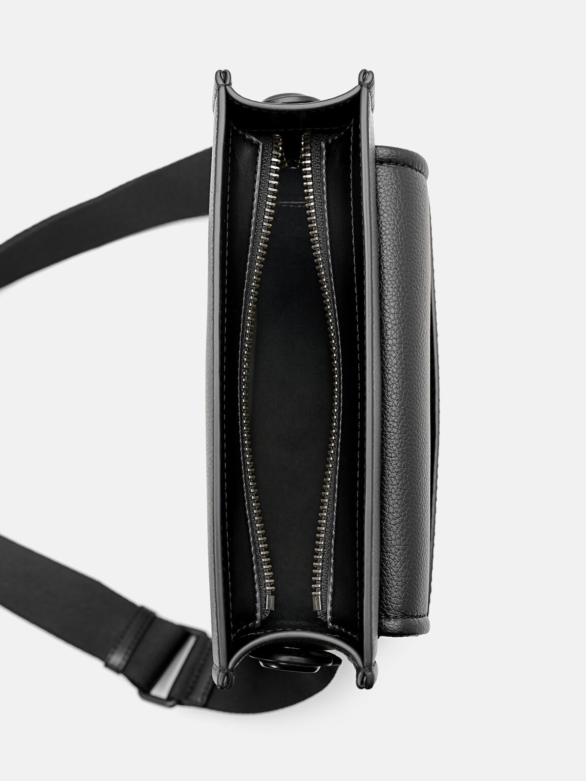 Tas Selempang Kotak, 