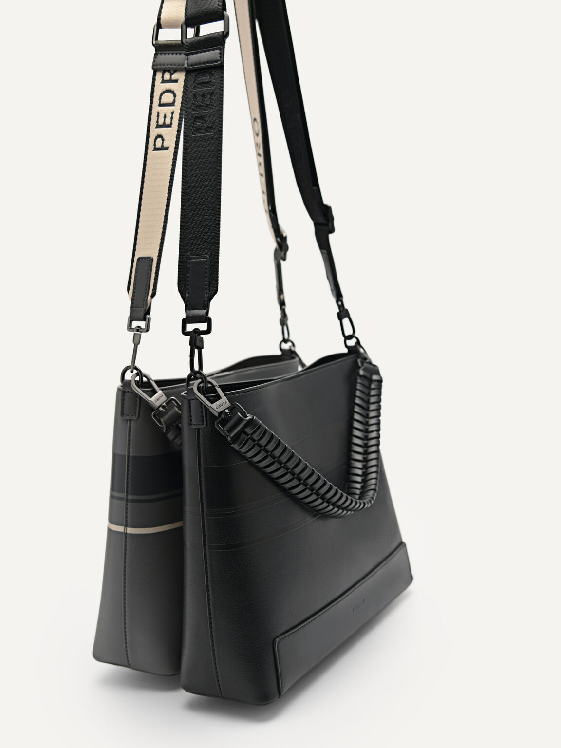 Tas Selempang Interlace, 