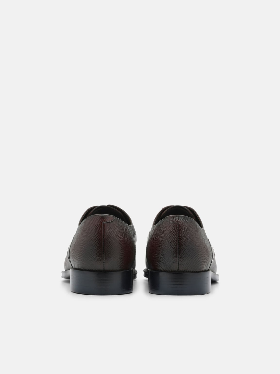 Sepatu Derby Kulit Saffiano, 