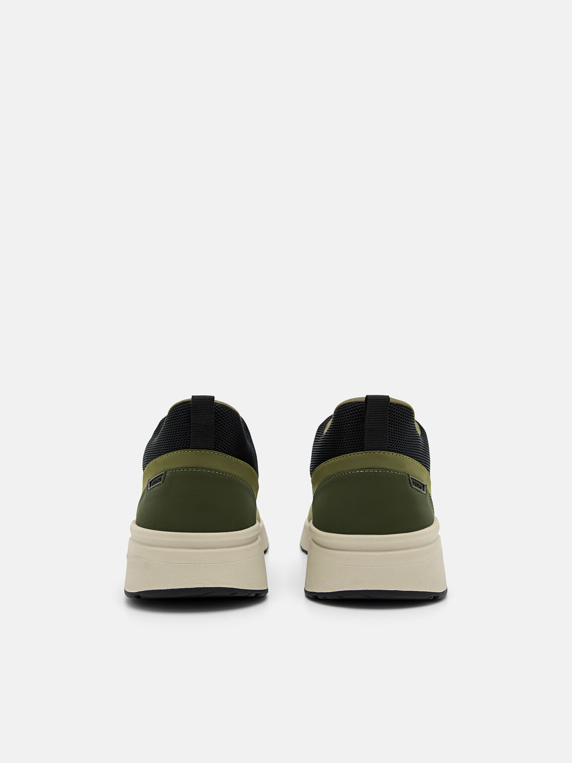 Sepatu kets Surge, 