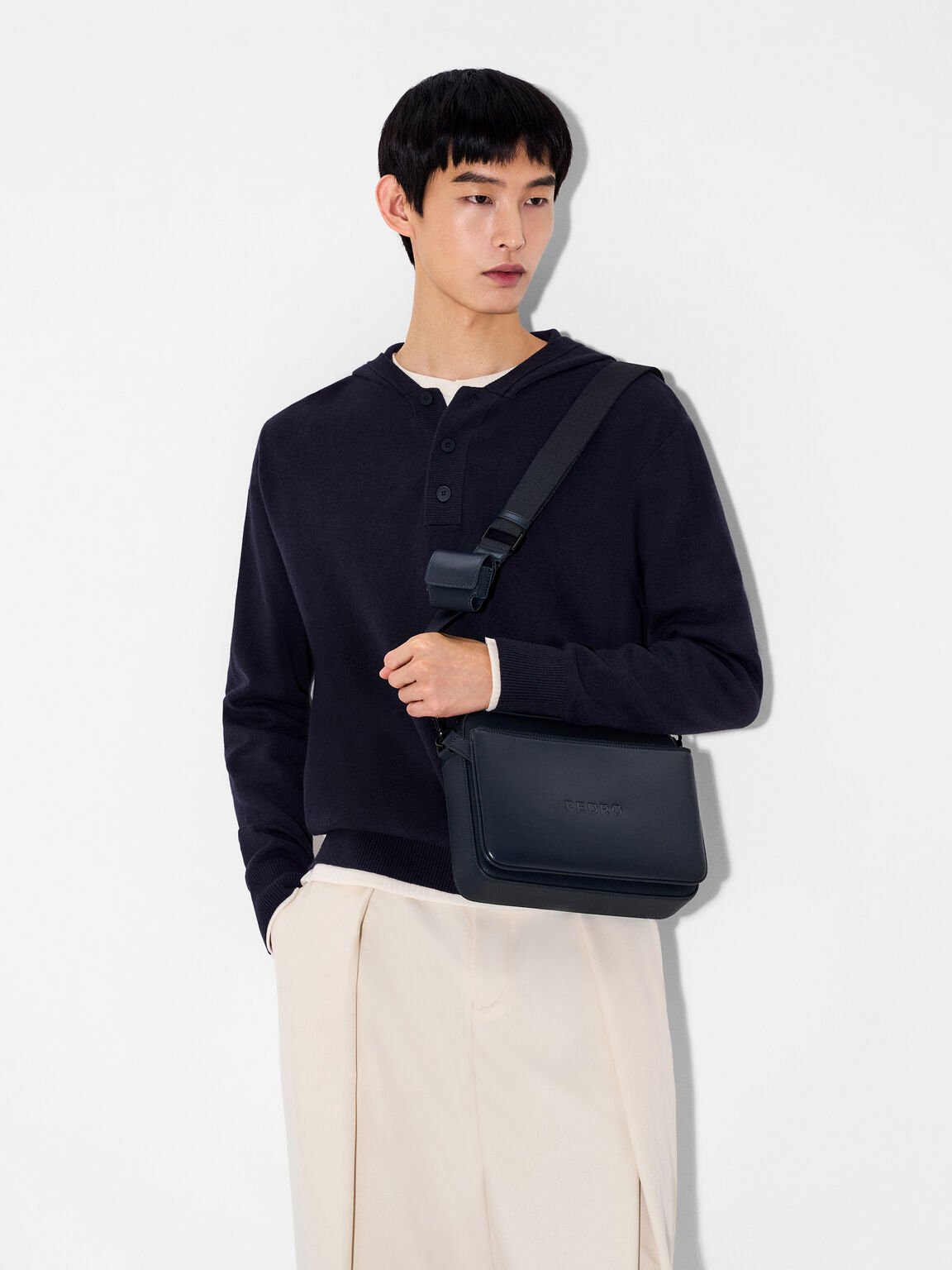 Tas Selempang Travis, 