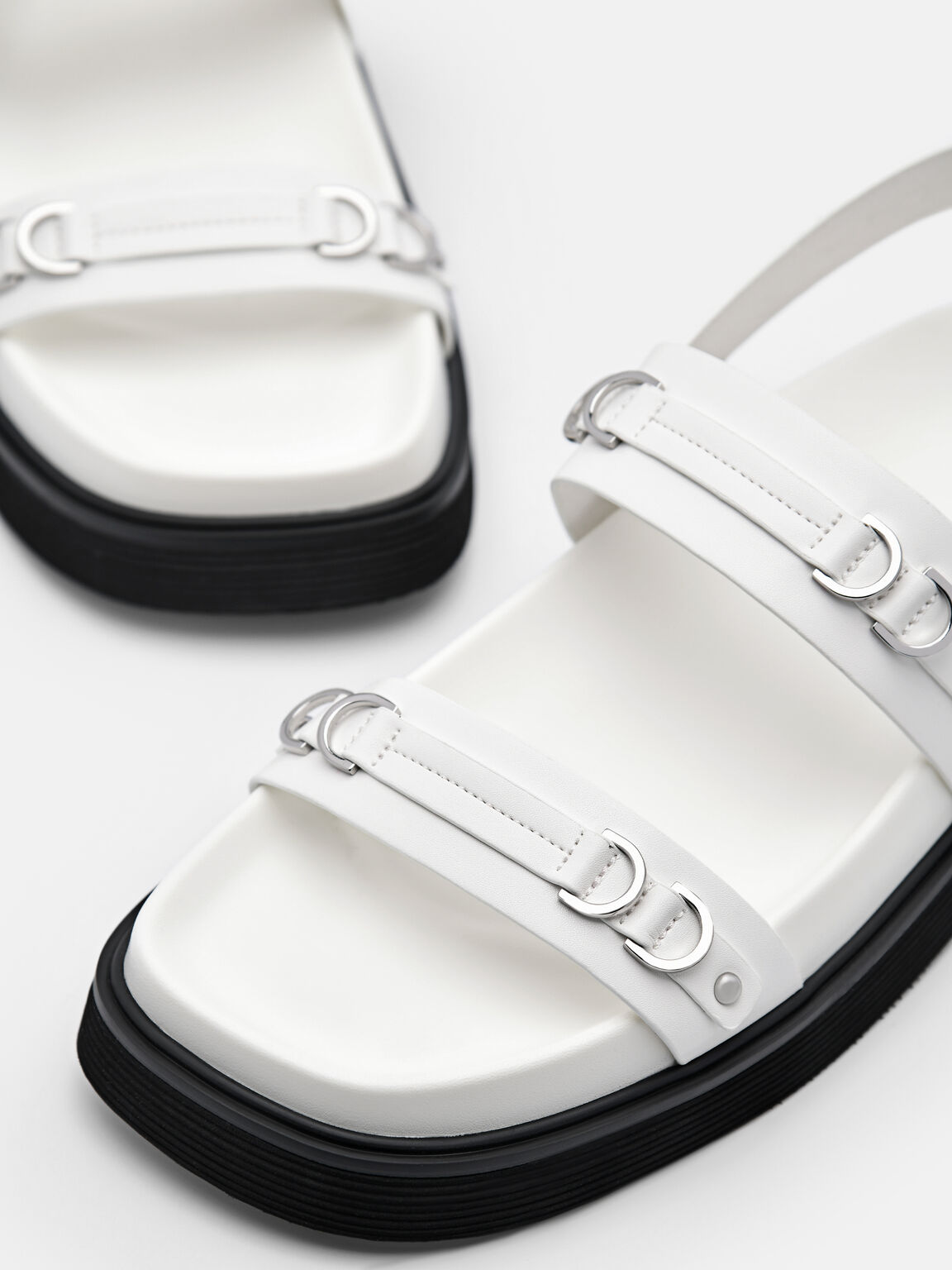 Sandal Selempang Helix, 