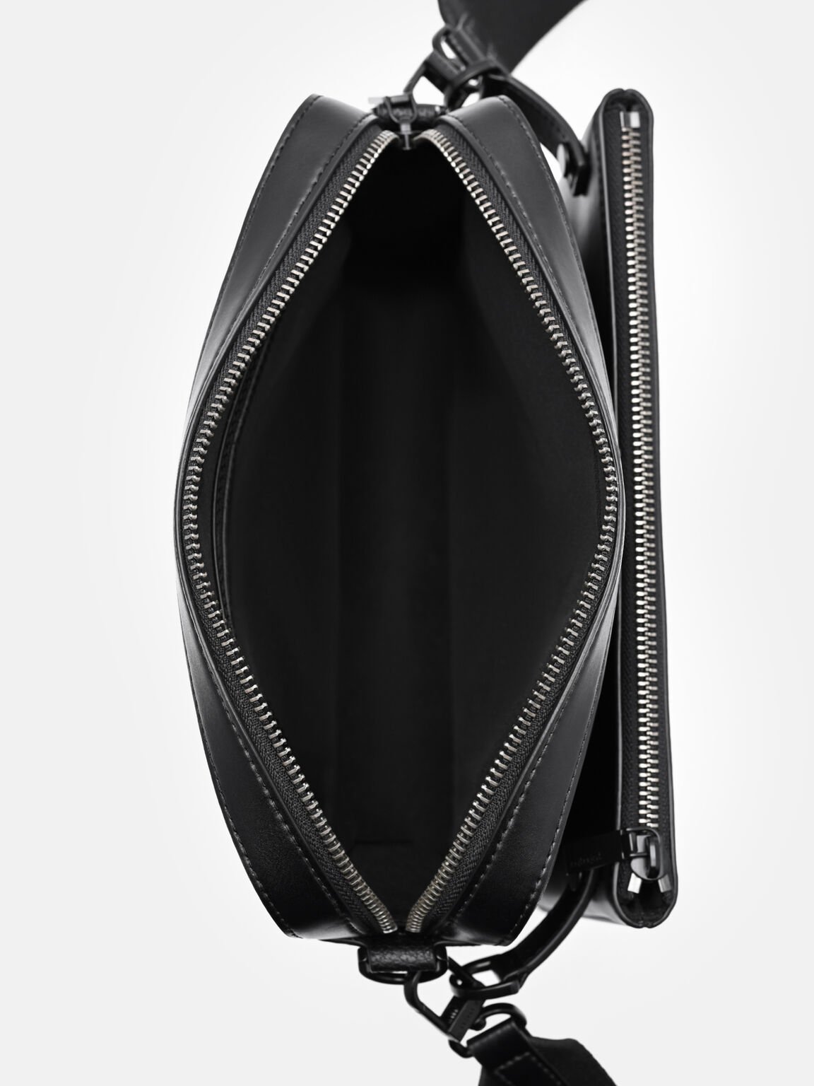 Tas Selempang Travis, 