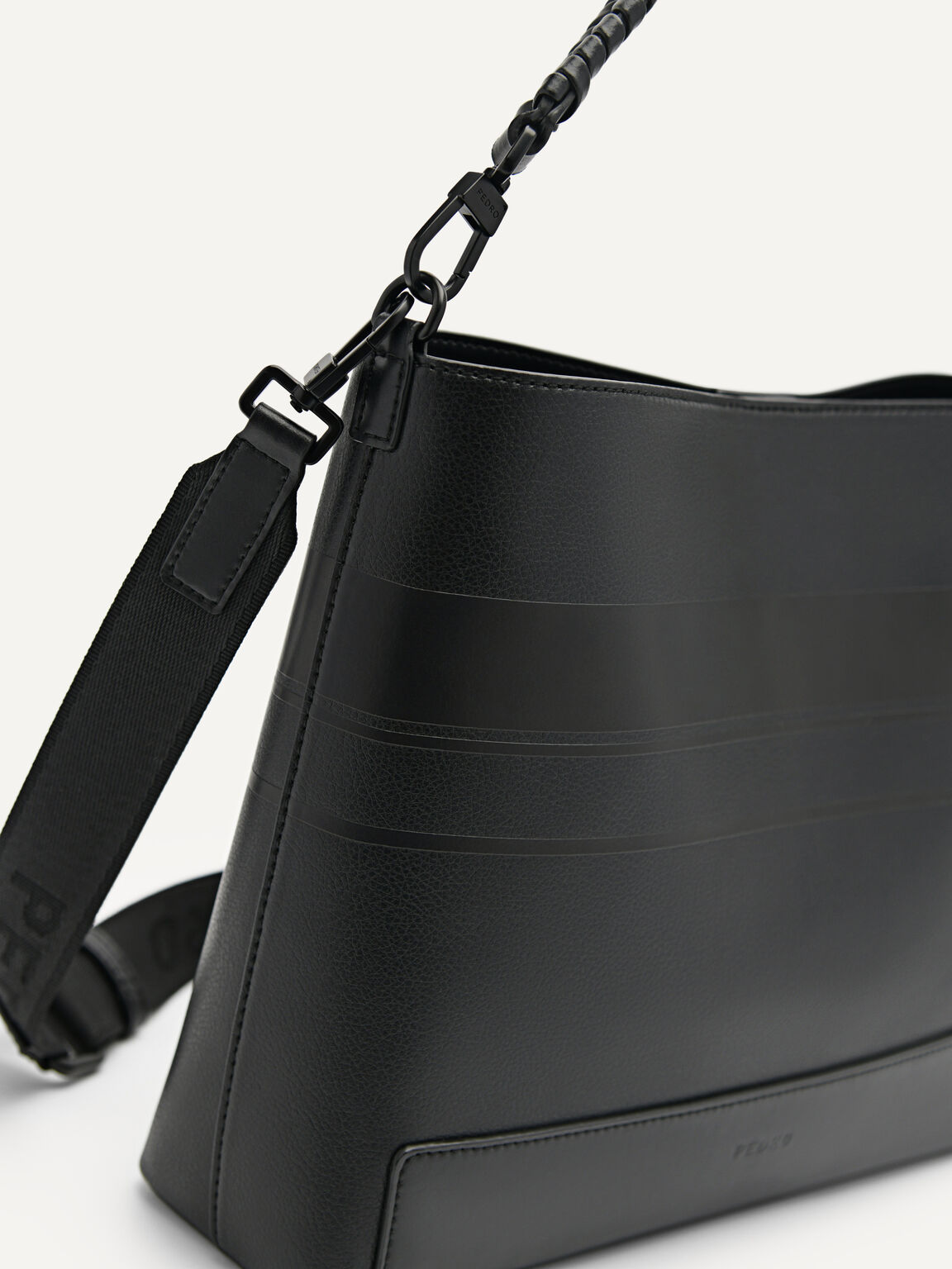 Tas Selempang Interlace, 