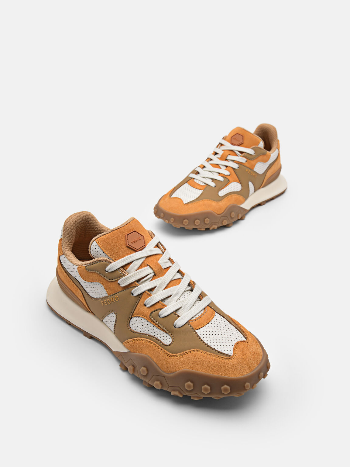 Sepatu Sneakers Suede Node Wanita, 