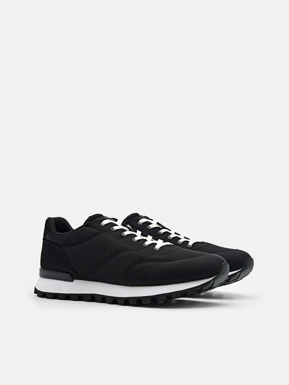 Sepatu Track Nilon, 