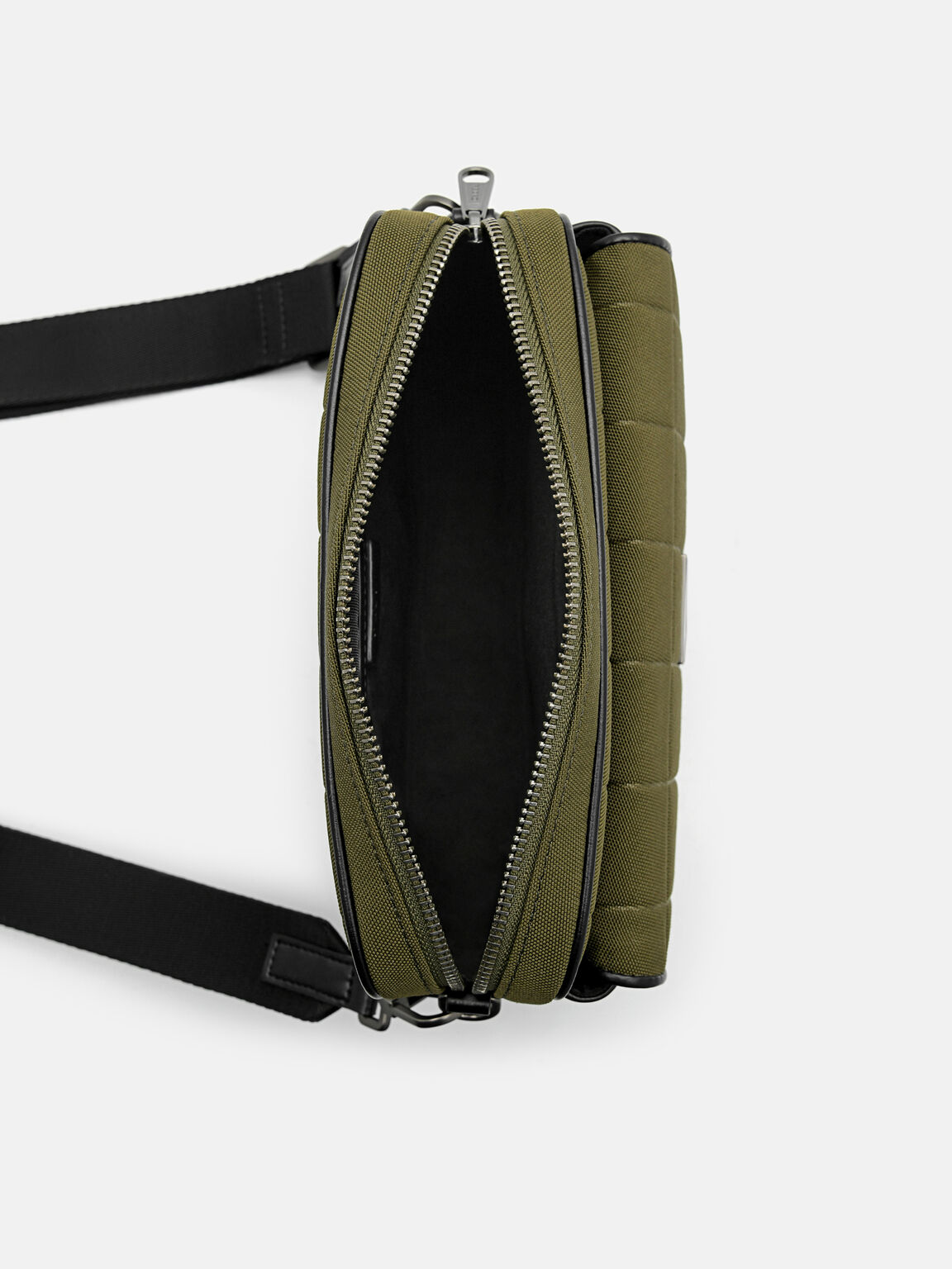 Tas Selempang Kompak Model Ramping, 