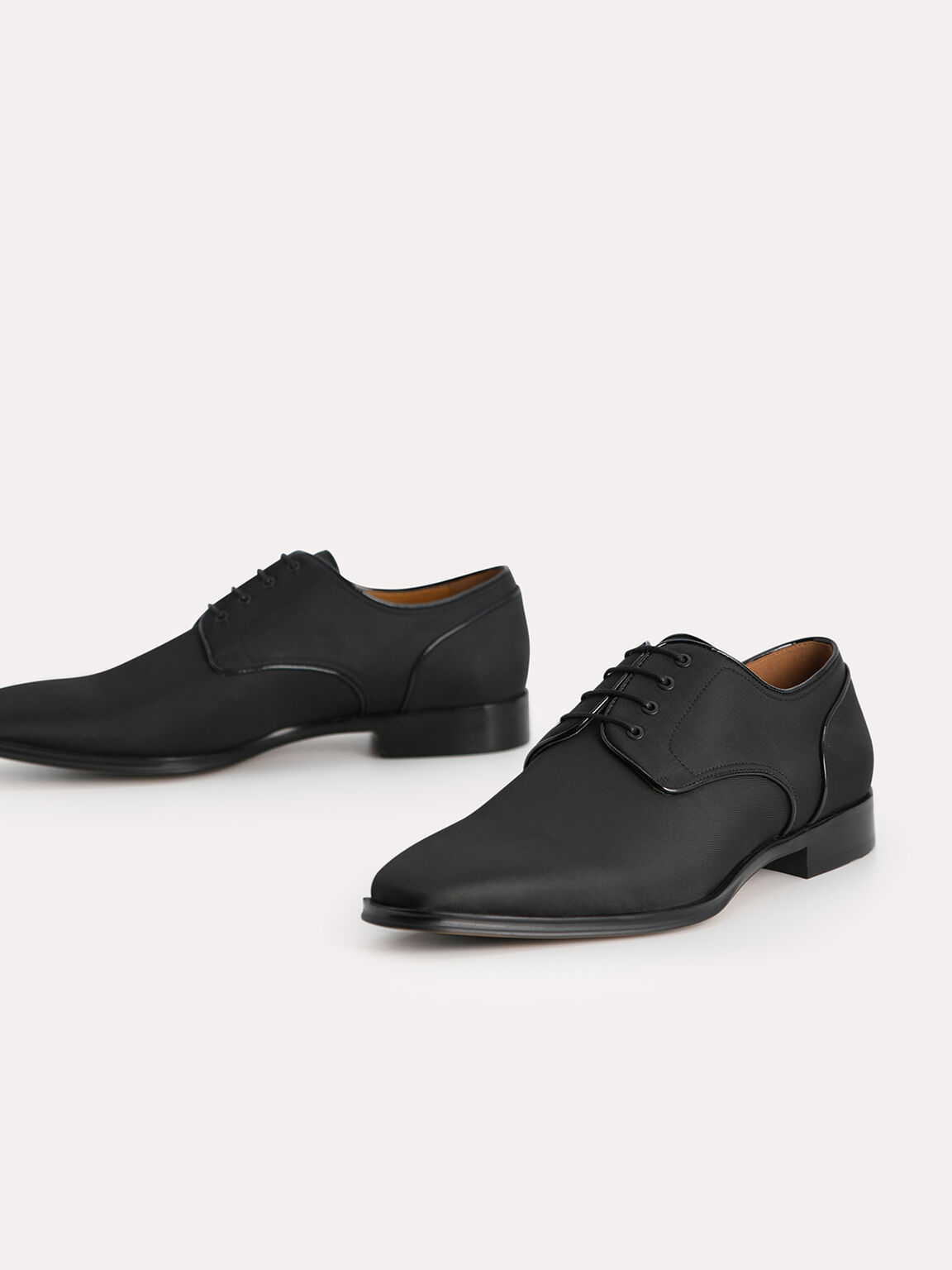 Sepatu Derby Nilon, 
