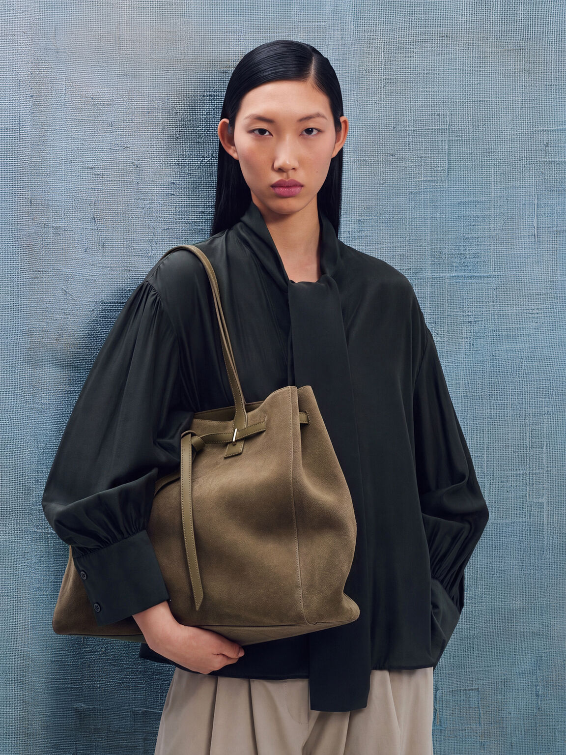 Tas Tote Suede Oversized Demi, 