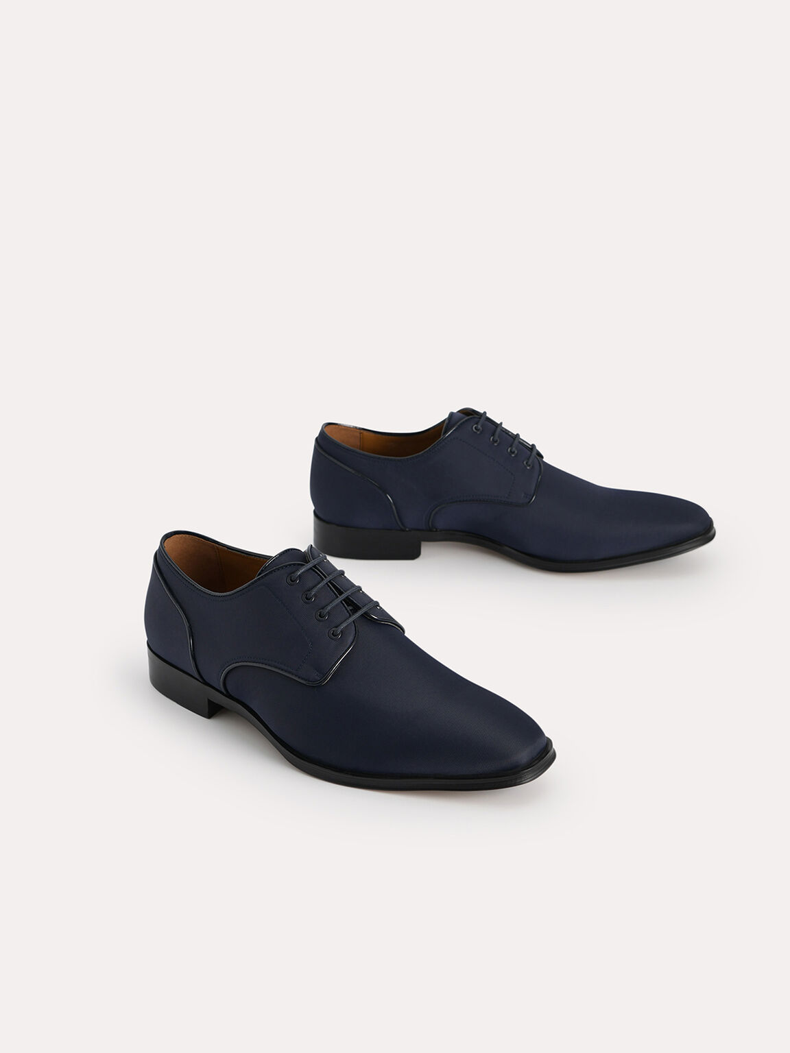 Sepatu Derby Nilon, 