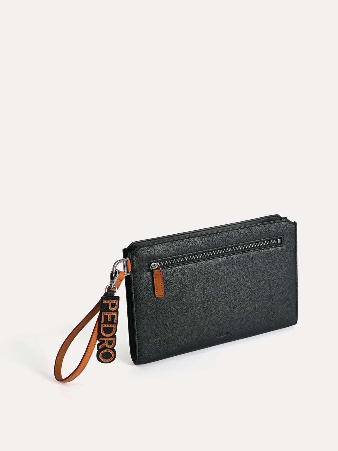 Clutch Bertekstur dengan Gantungan Kunci, 