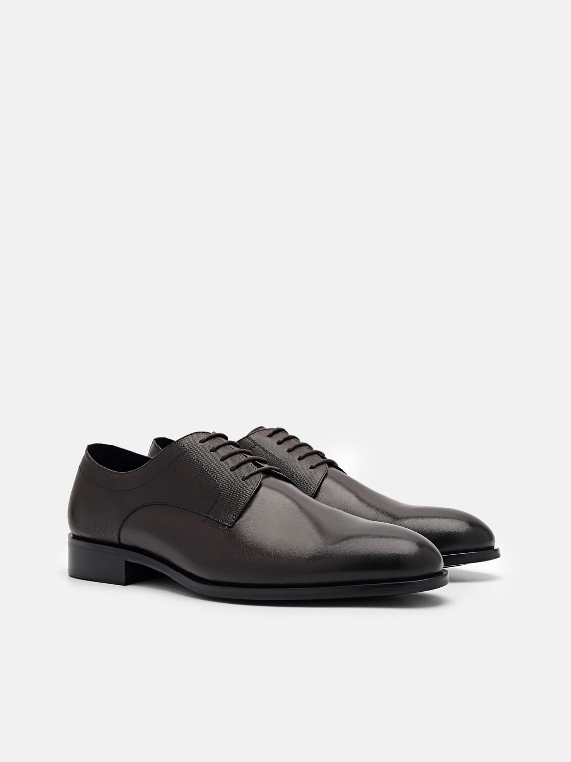 Sepatu Derby Kulit Saffiano, 