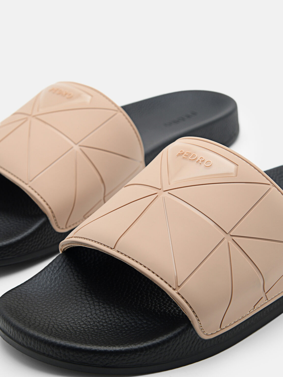 Sandal Geser dalam Pixel, 