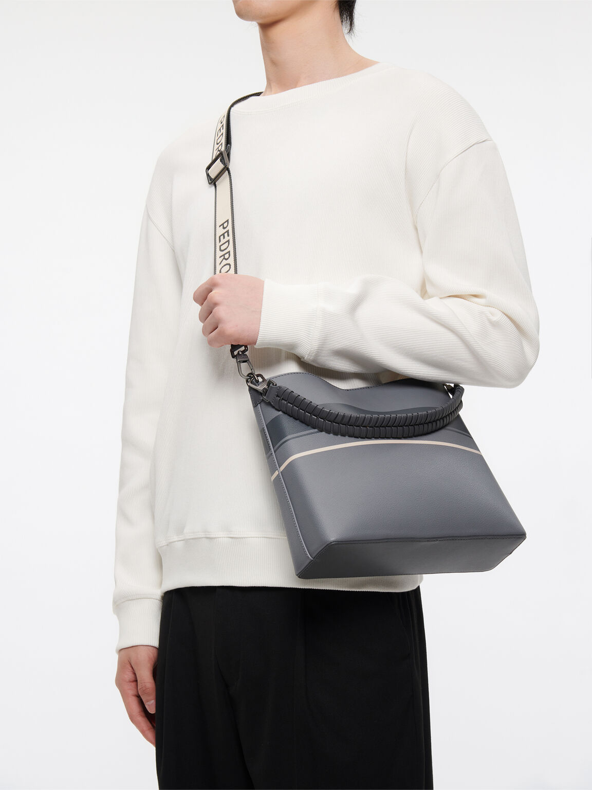 Tas Selempang Interlace, 