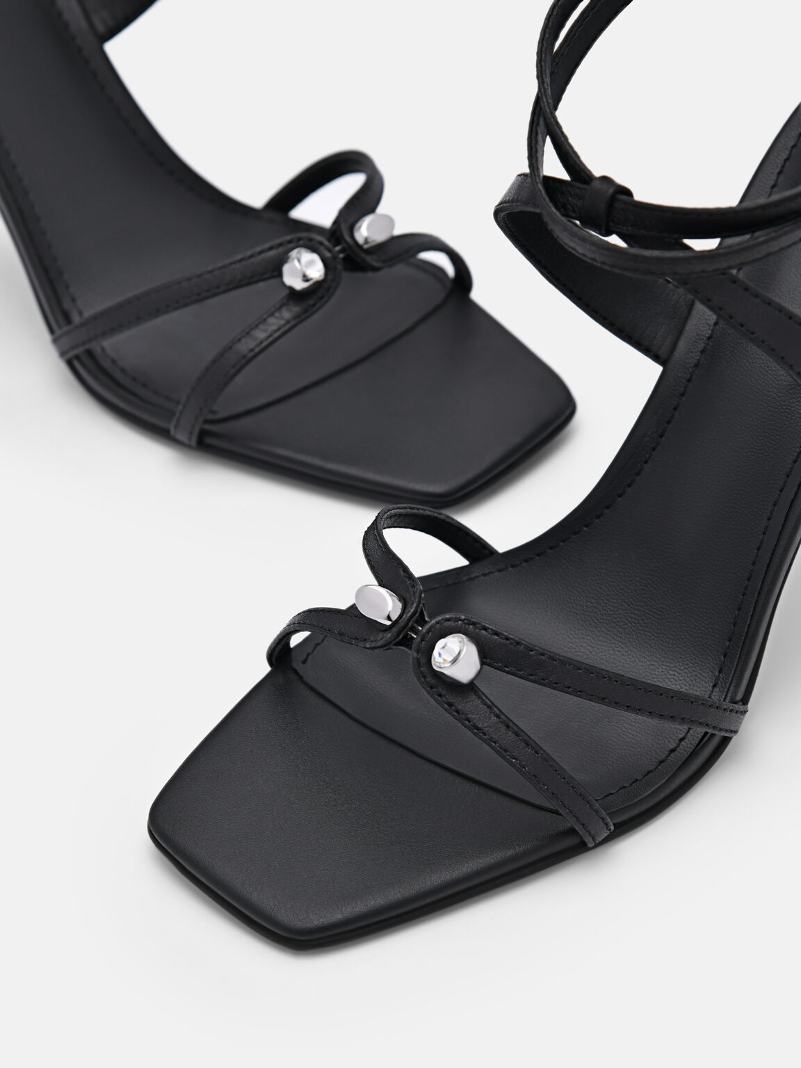 Sandal Tumit Kulit Sofia, 