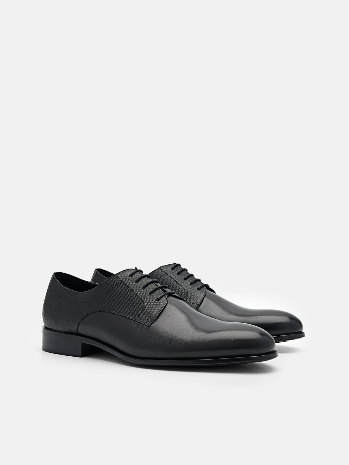 Sepatu Derby Kulit Saffiano, 