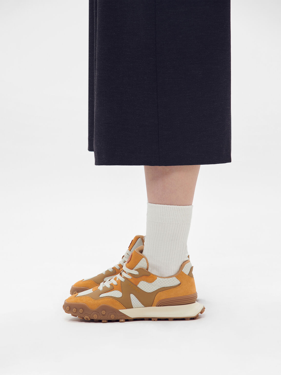 Sepatu Sneakers Suede Node Wanita, 