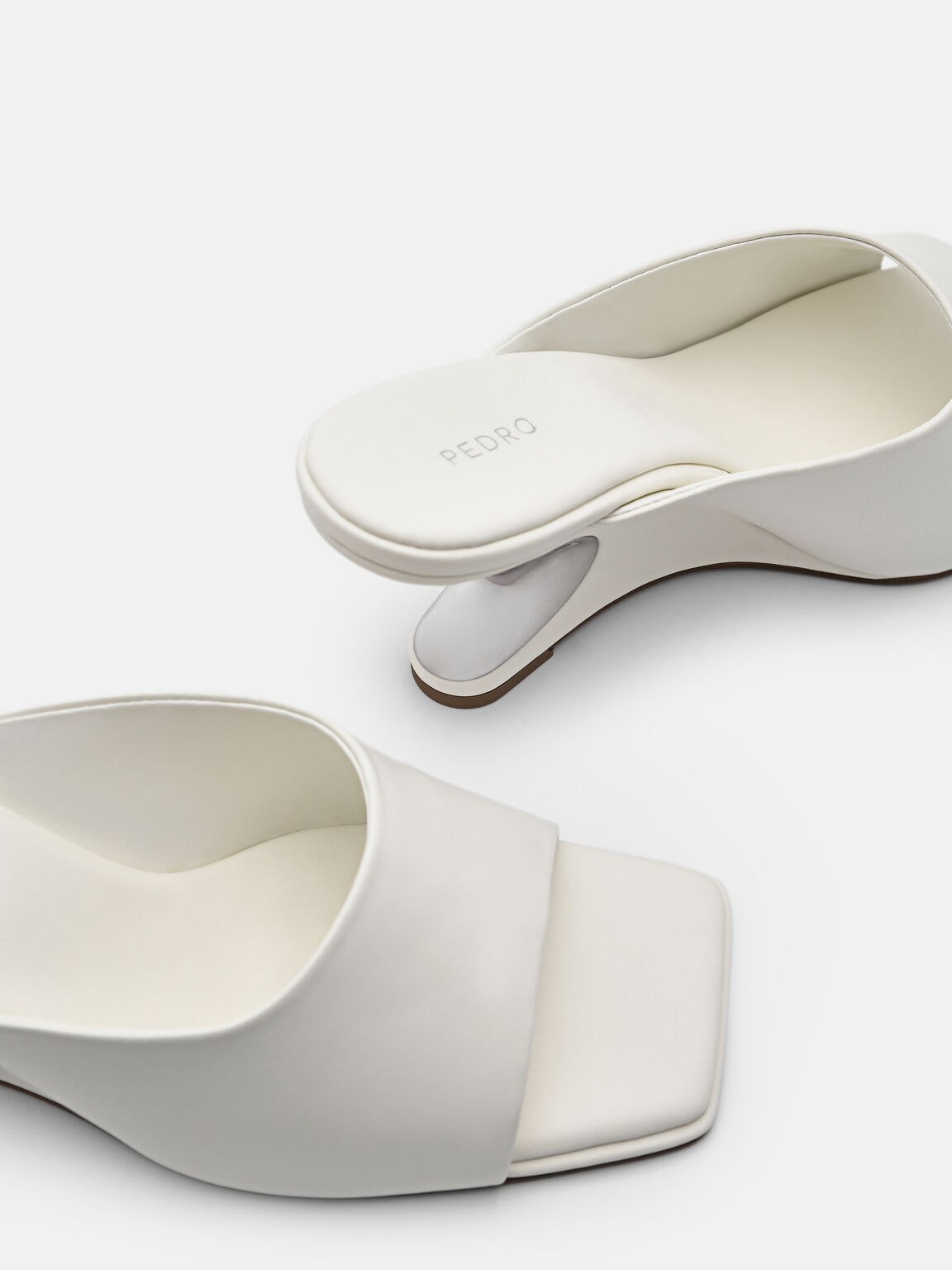 Sandal Wedge Kulit Oriana, 