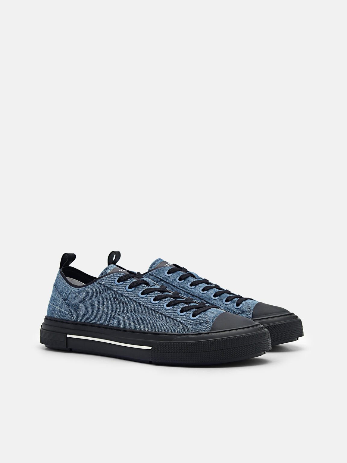 Strata Sneakers, 
