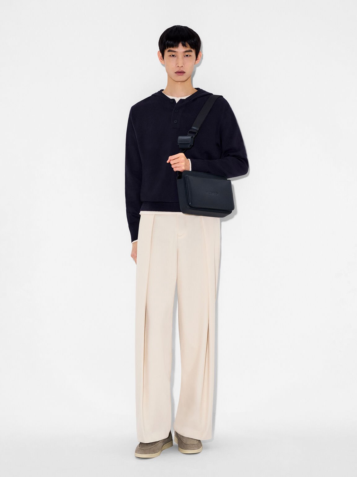 Tas Selempang Travis, 