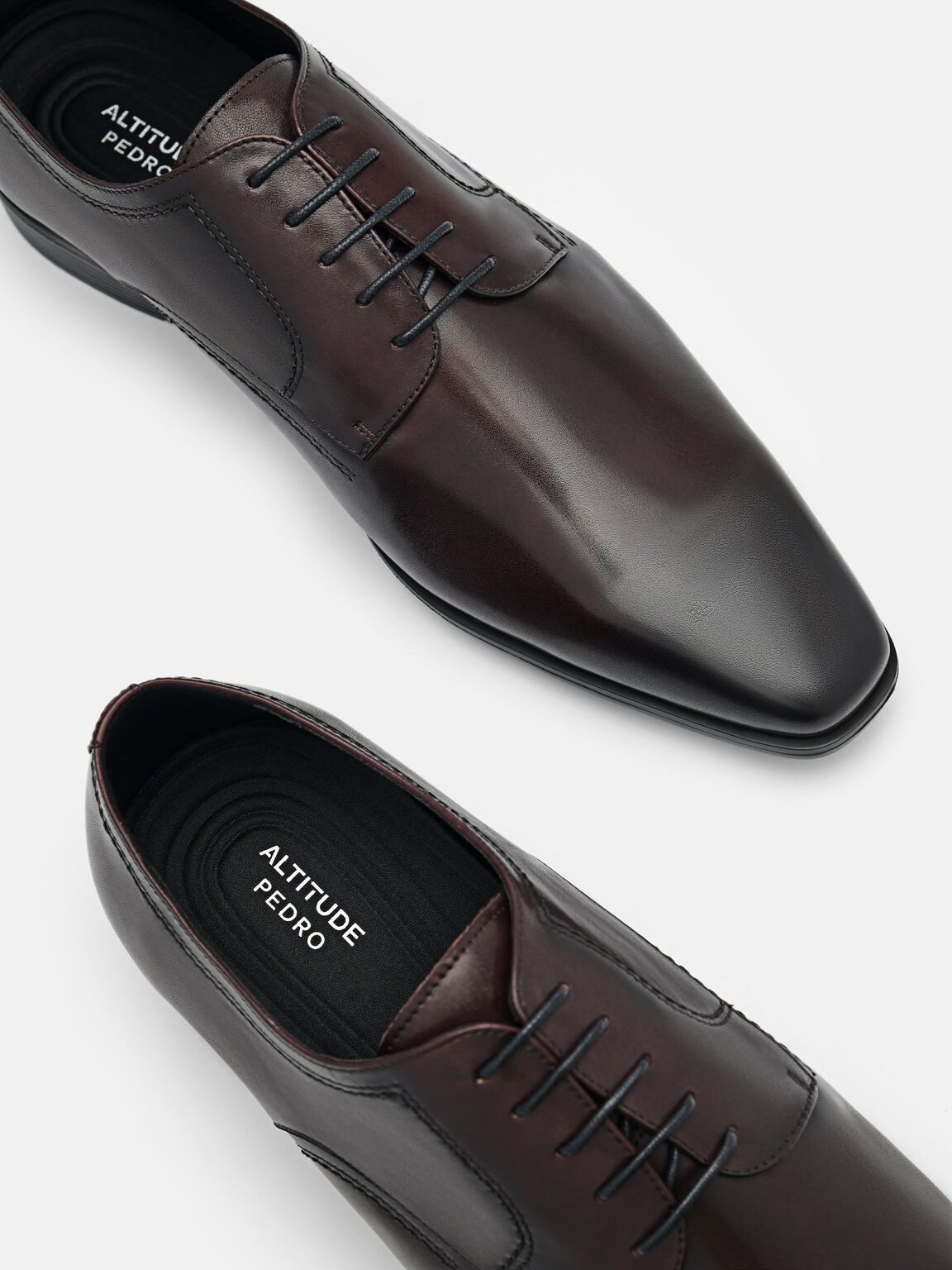 Sepatu Derby Kulit Ringan Altitude, 