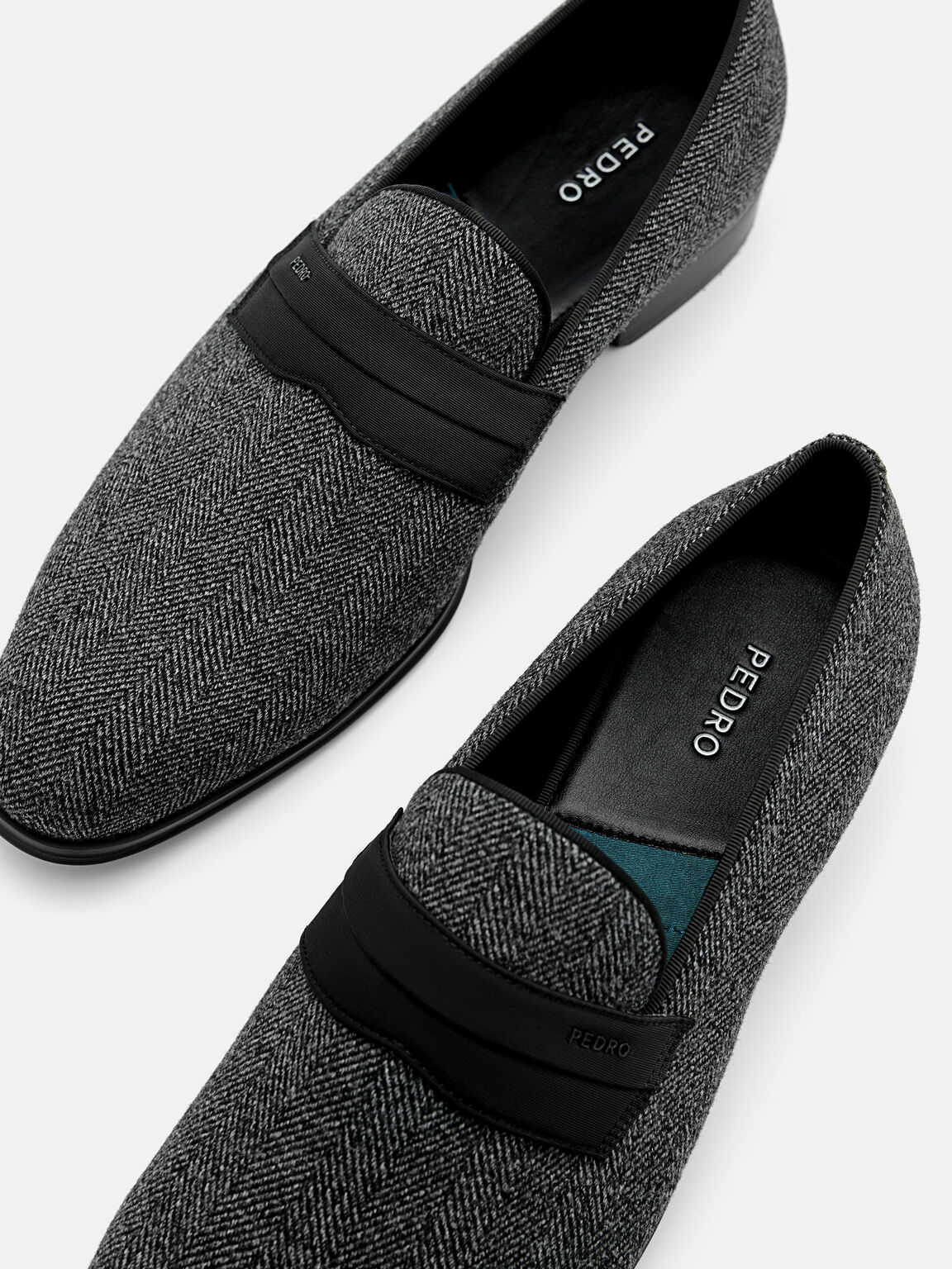 Sepatu Pantofel Kain Clive, 