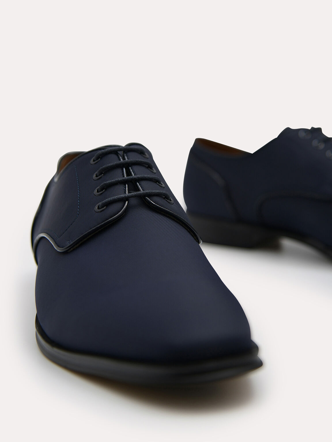 Sepatu Derby Nilon, 
