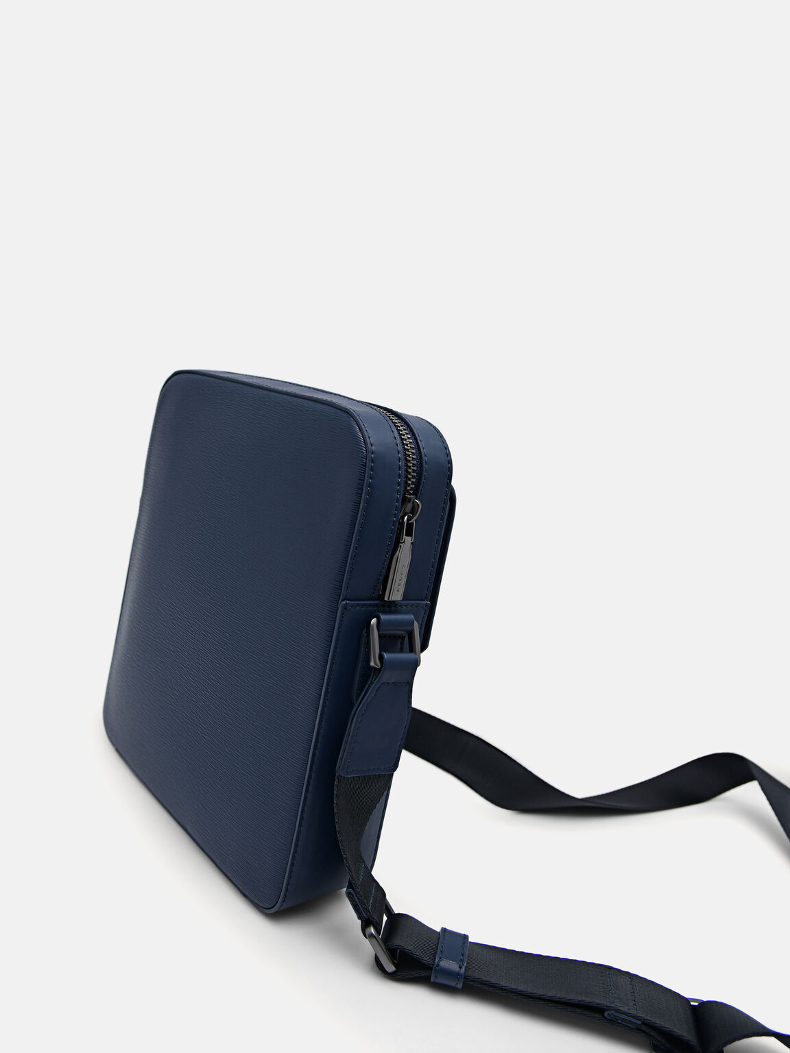 Tas Selempang Kulit Henry, 