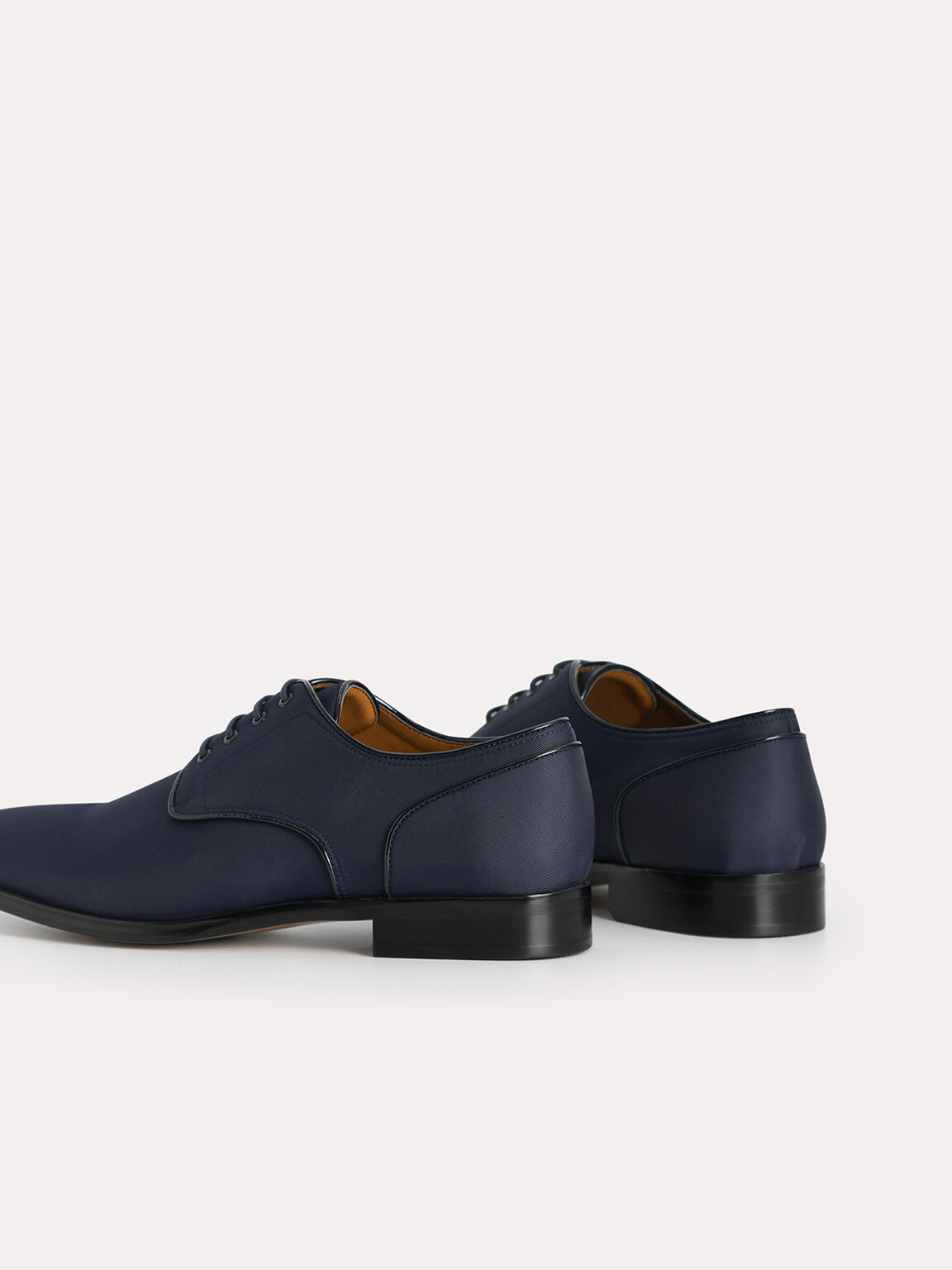Sepatu Derby Nilon, 
