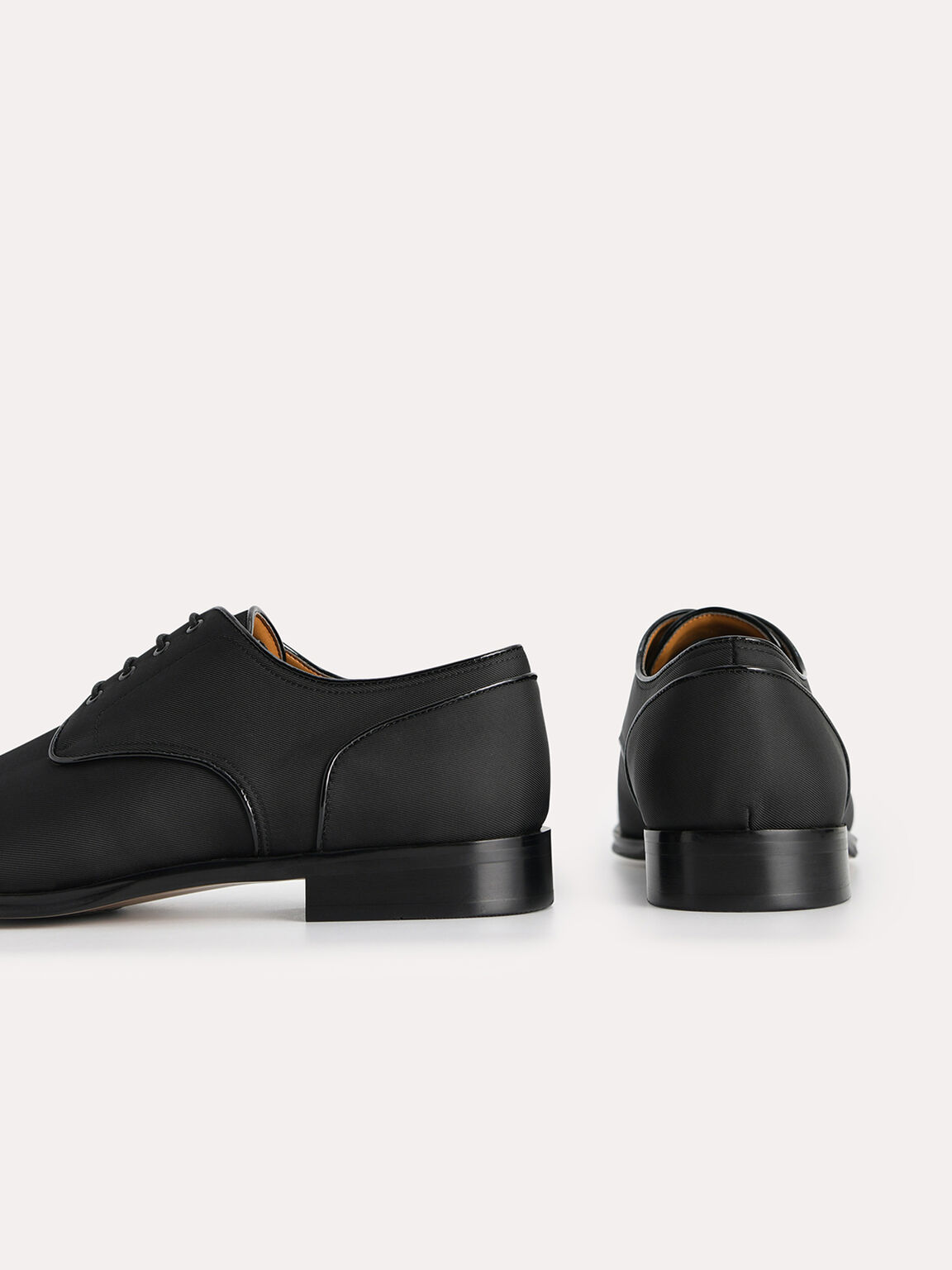 Sepatu Derby Nilon, 
