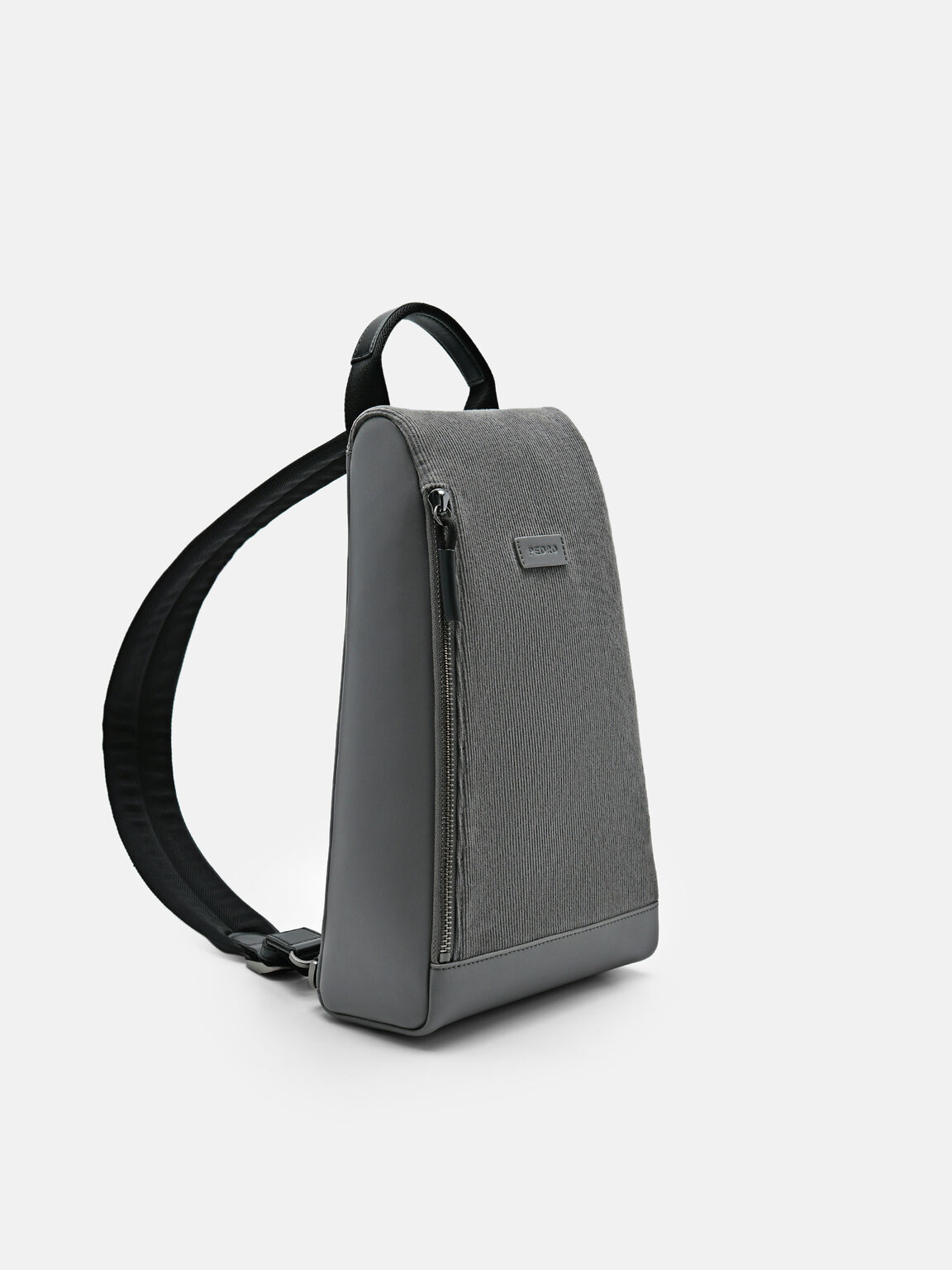 Pouch Selempang Bertekstur, 