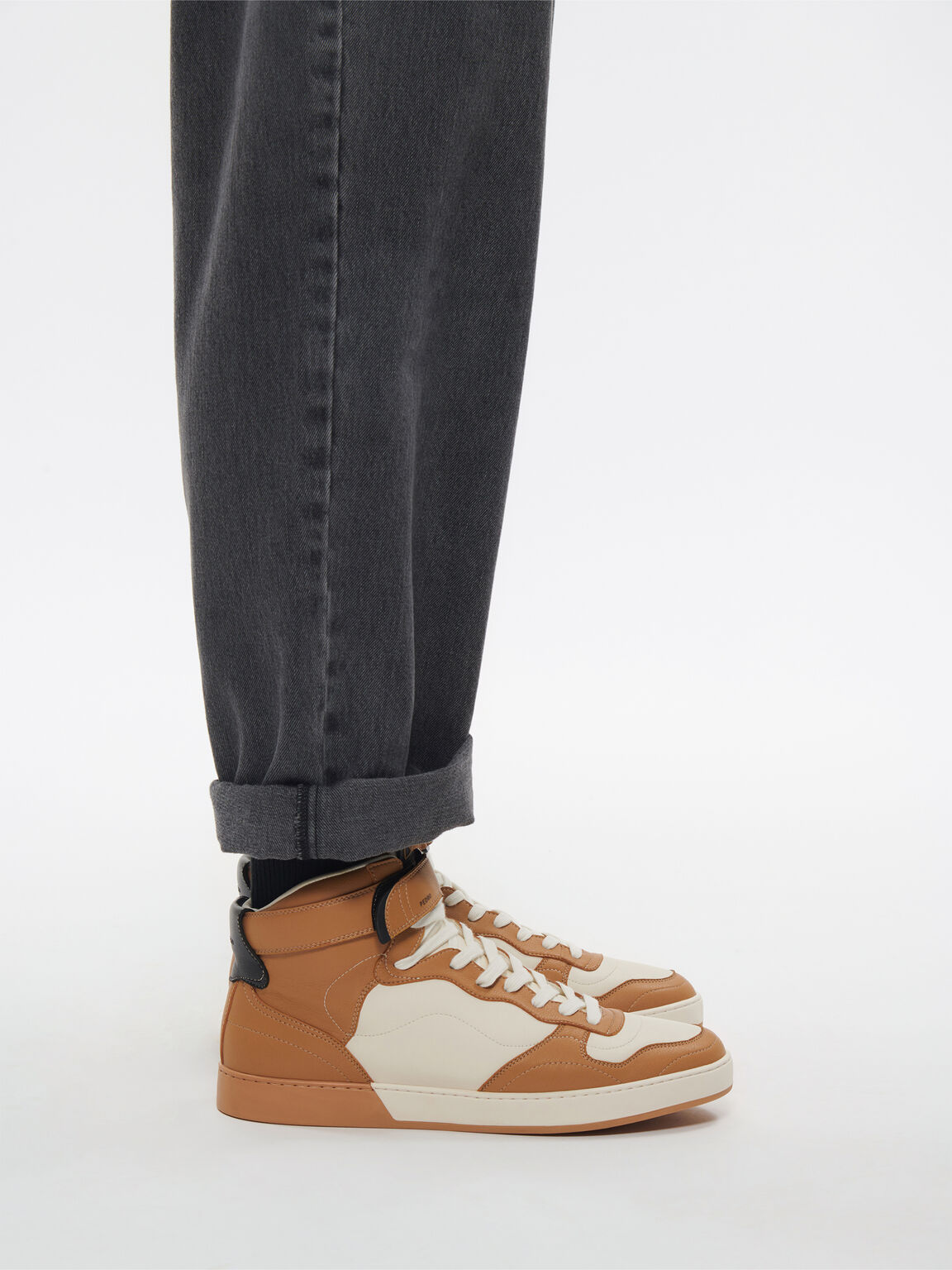 Stride Sneakers, 