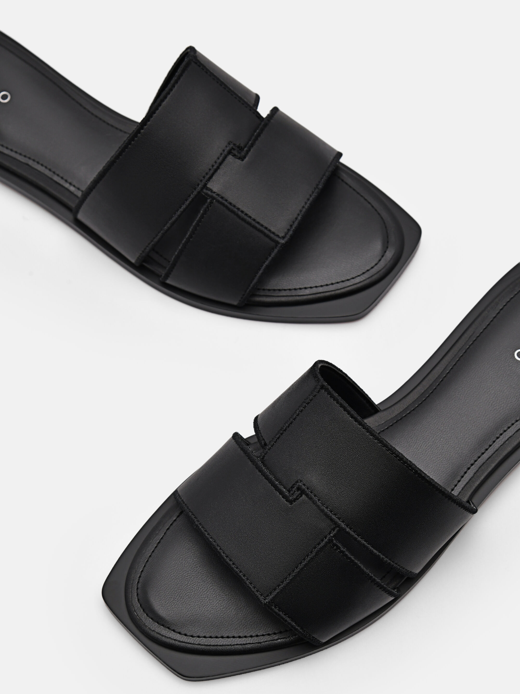 Sandal Flat Iza - PEDRO ID