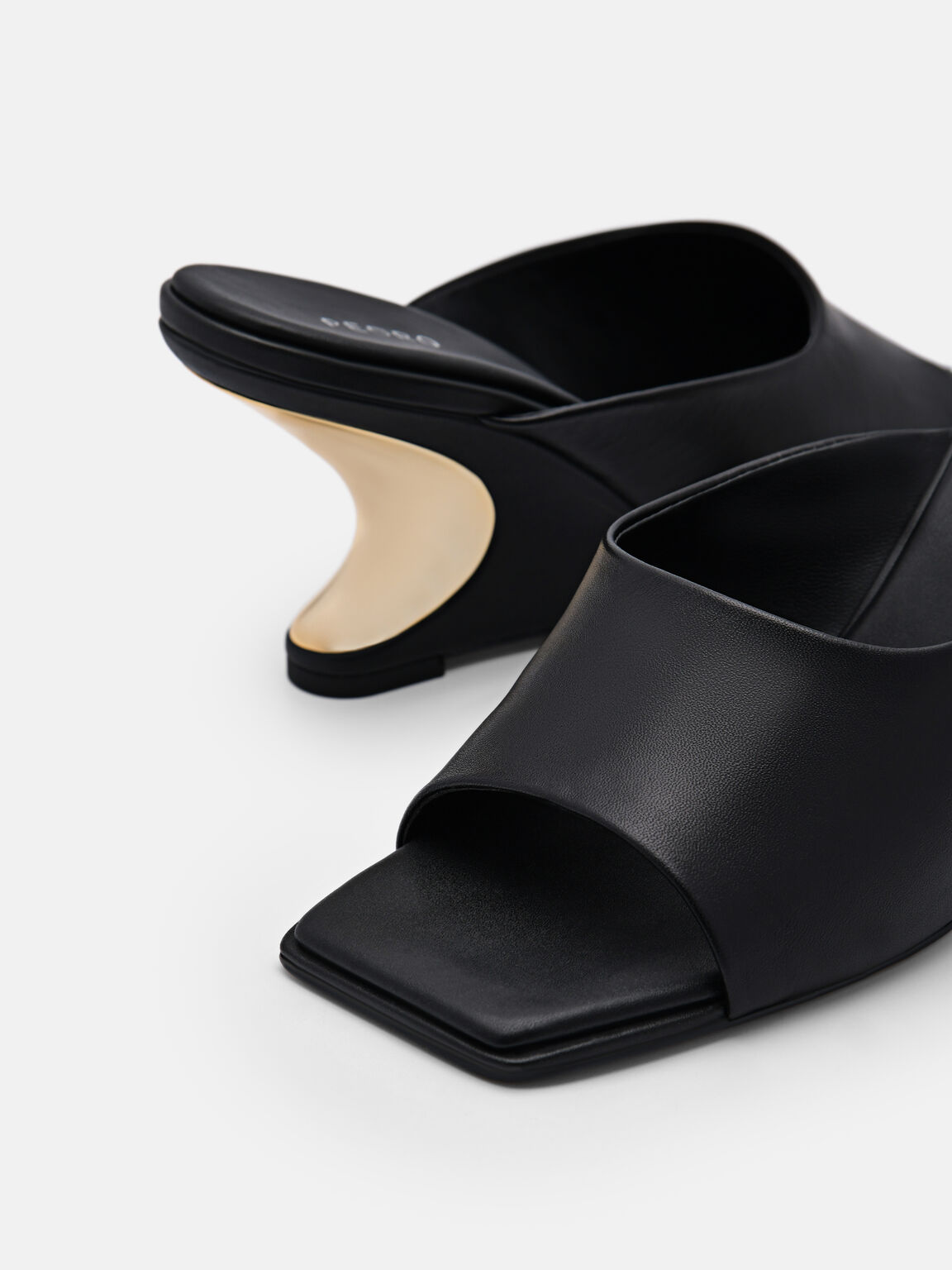 Sandal Wedge Kulit Oriana, 