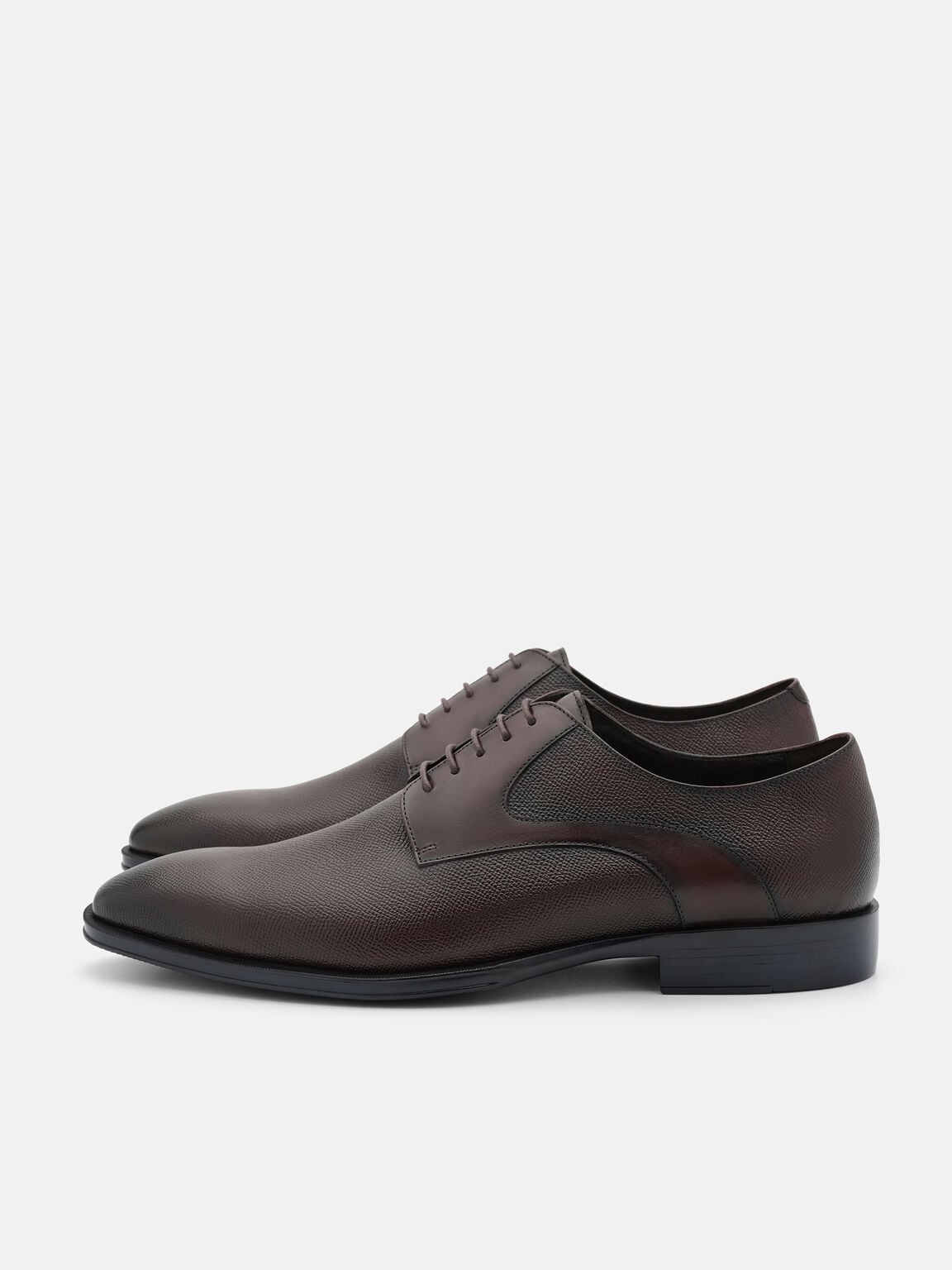 Sepatu Derby Kulit Saffiano, 