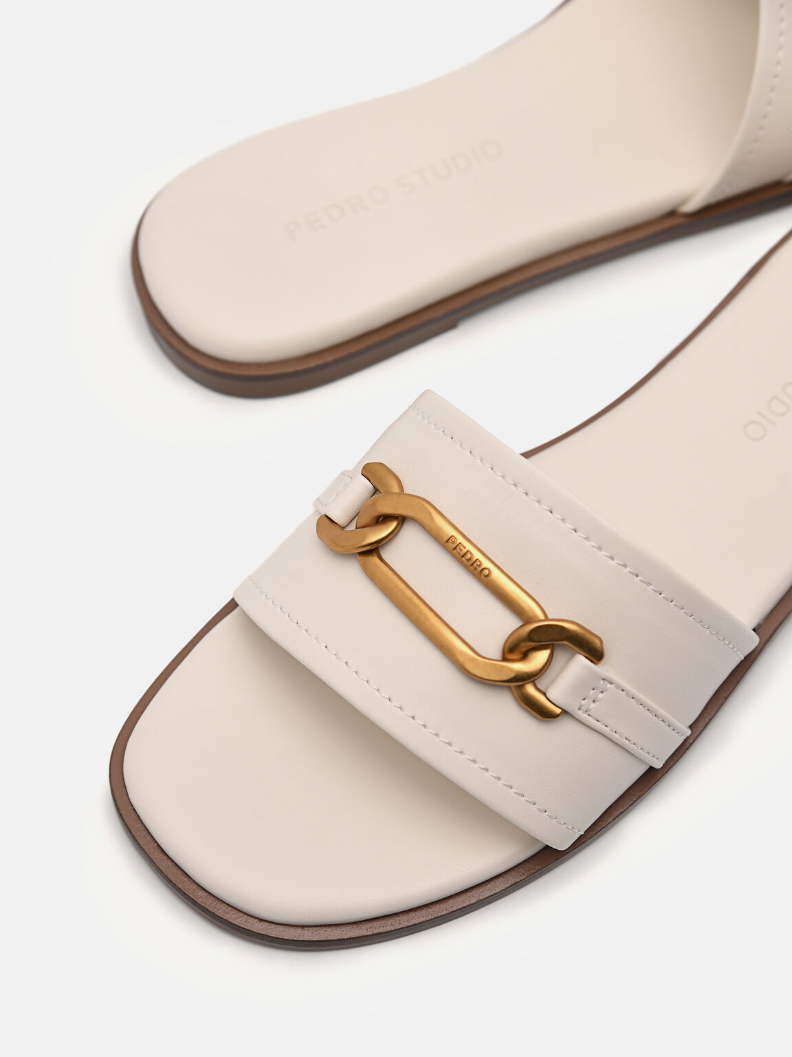 PEDRO Studio Jeanne Flats, 
