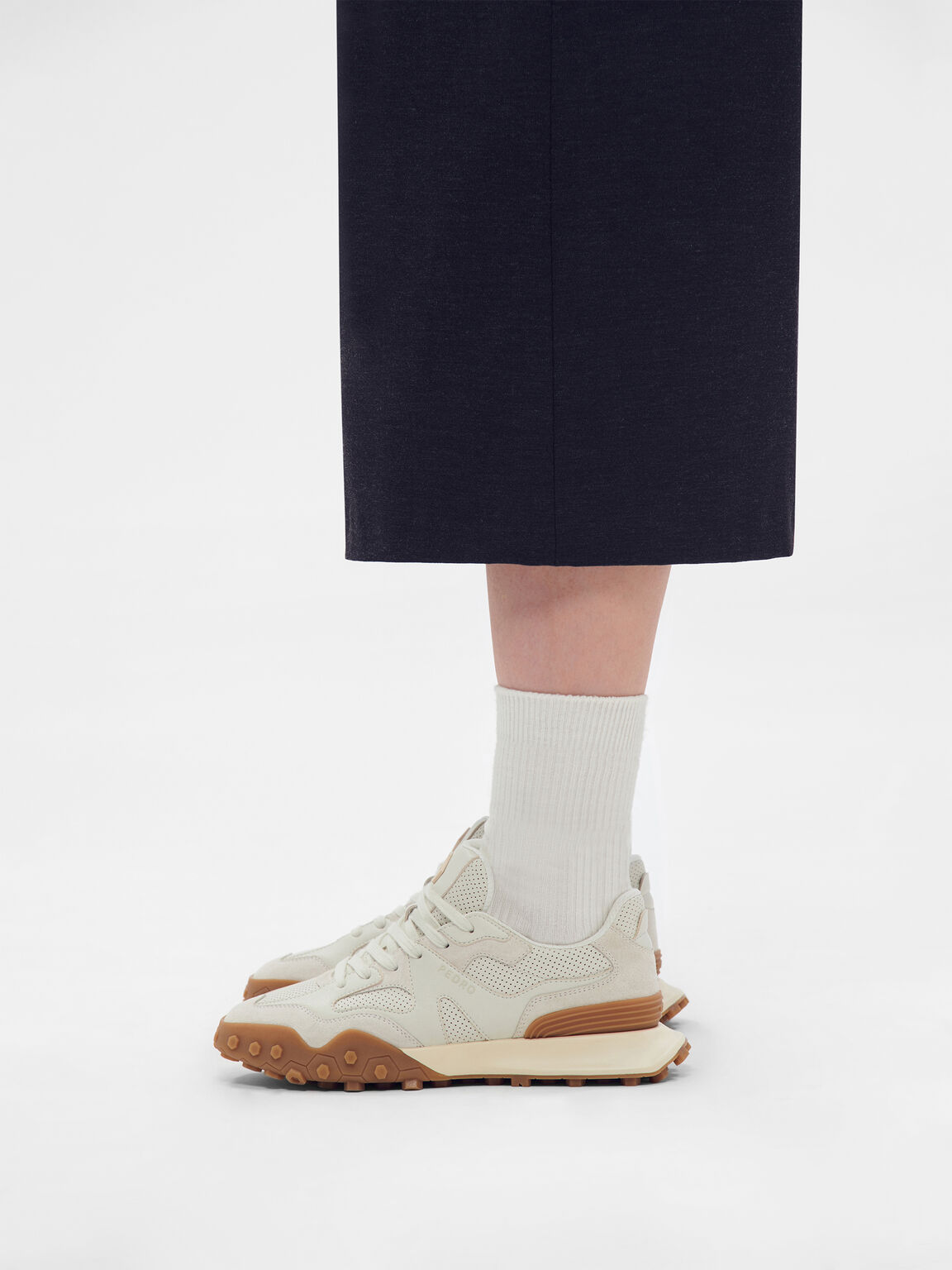 Sepatu Sneakers Suede Node Wanita, 