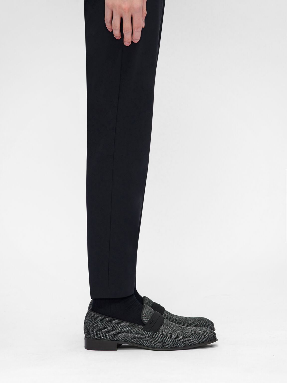 Sepatu Pantofel Kain Clive, 