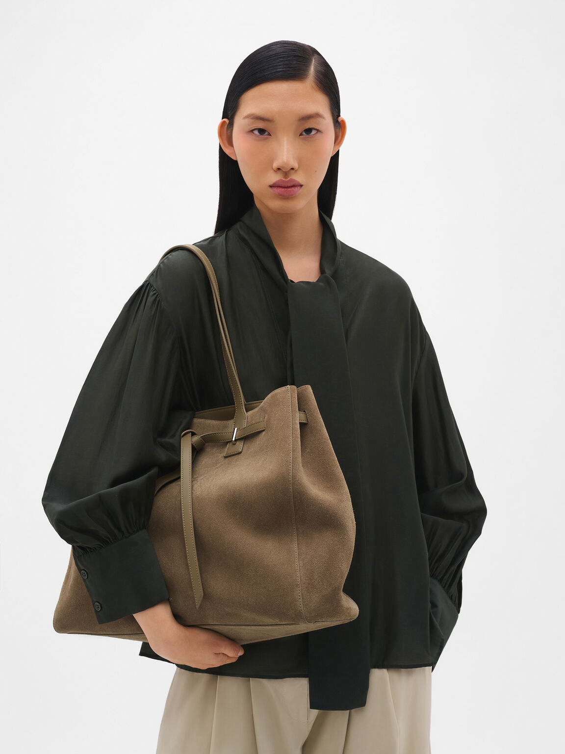 Tas Tote Suede Oversized Demi, 